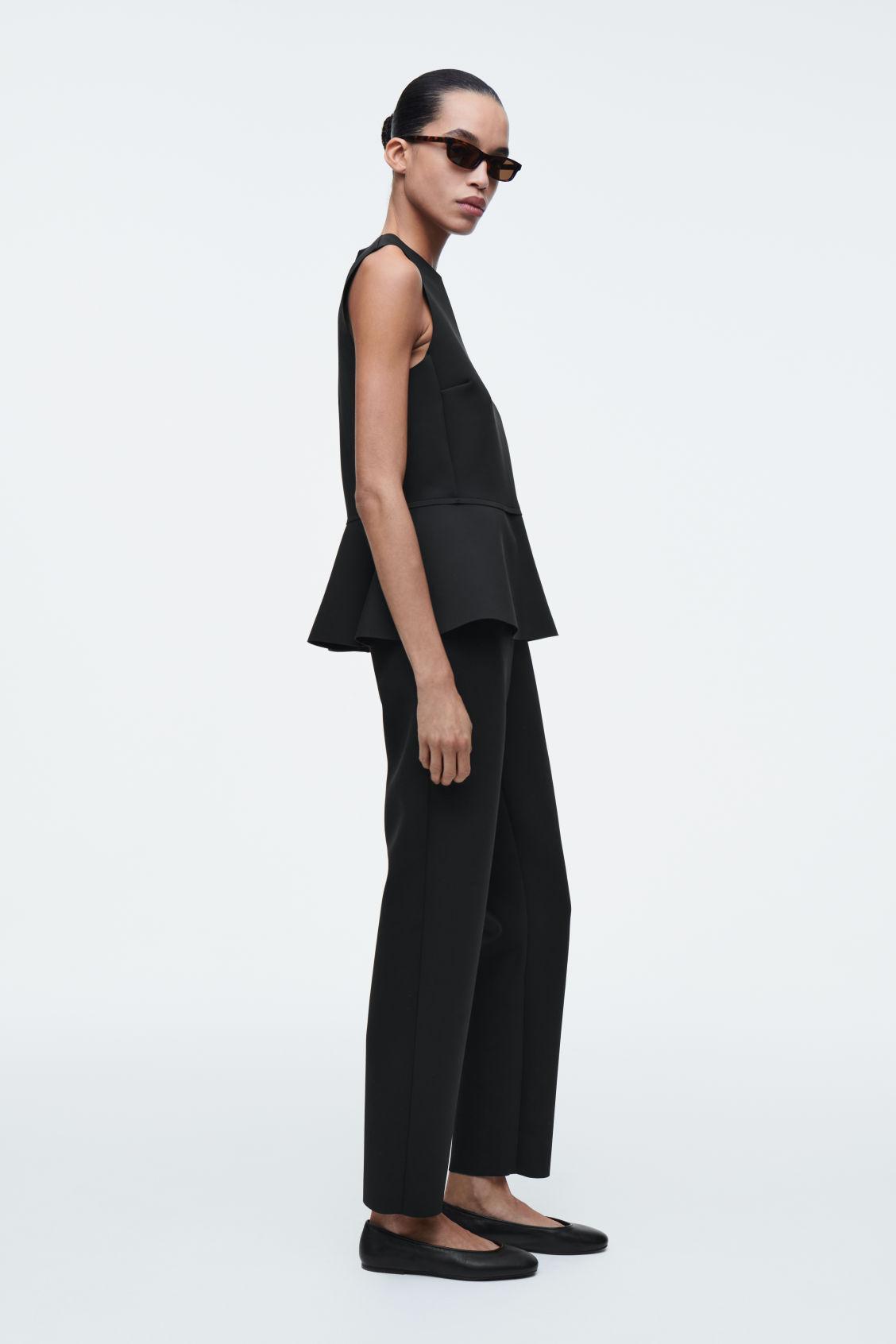 SCUBA CAPRI PANTS Product Image