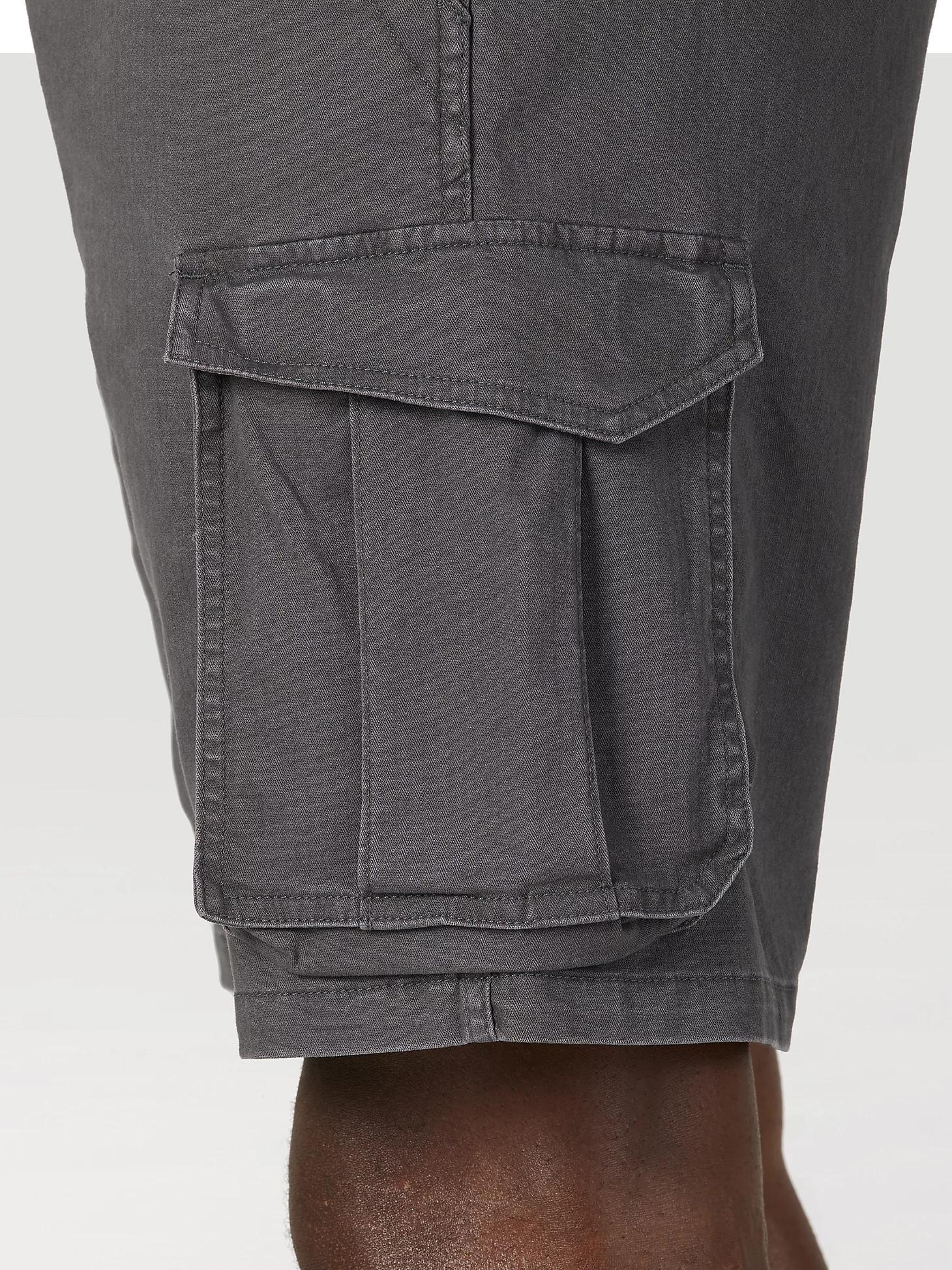 Men's Stretch Herringbone Cargo Short in Asphalt Product Image