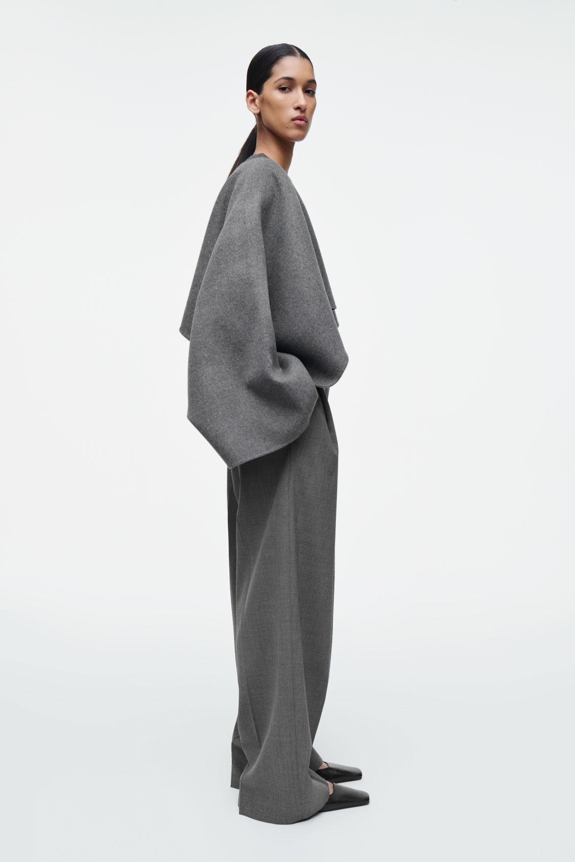 DOUBLE-FACED WOOL HYBRID CAPE Product Image