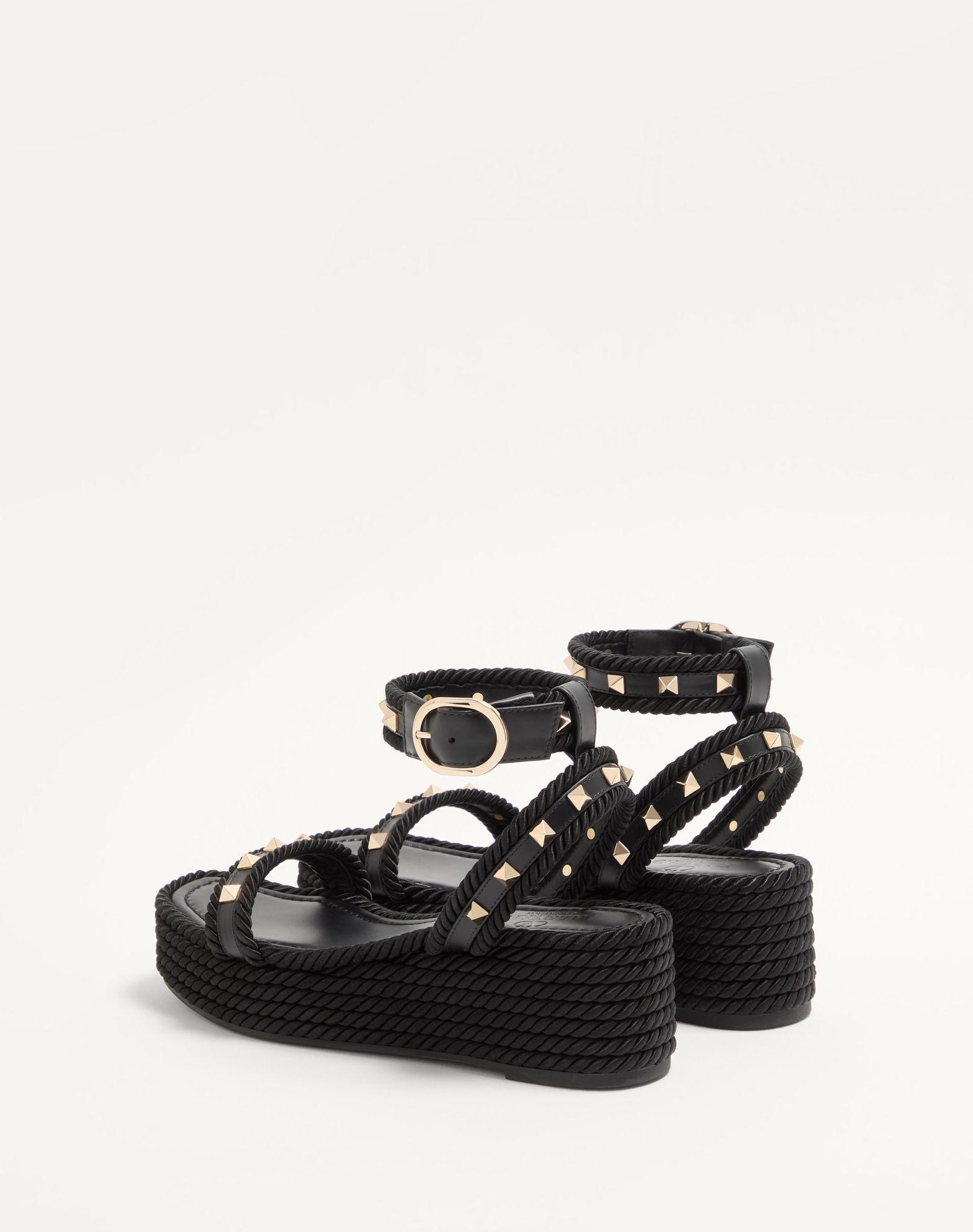 Rockstud Flatform Sandal In Calfskin 45Mm Product Image