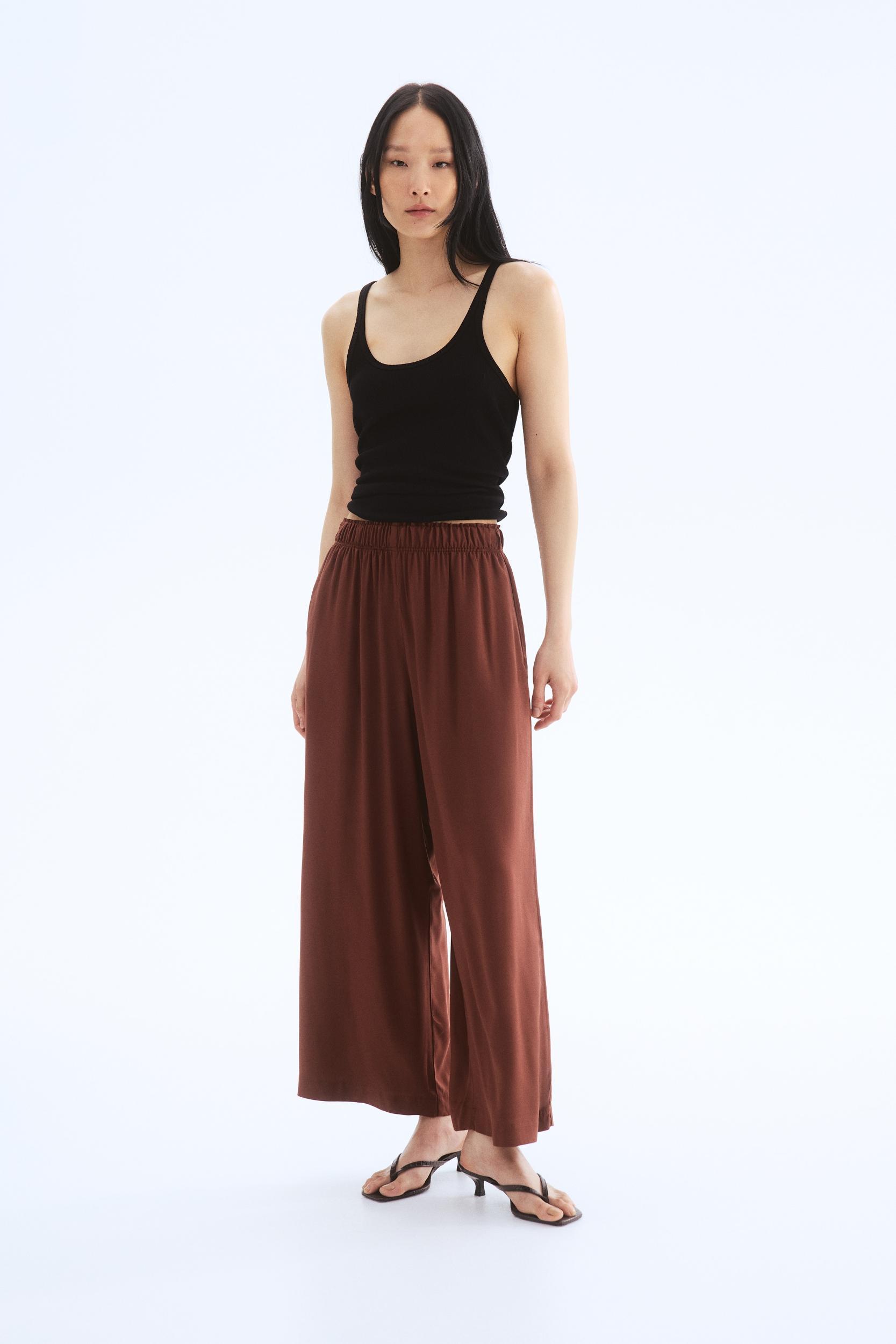 Crop Pull-on Pants Product Image