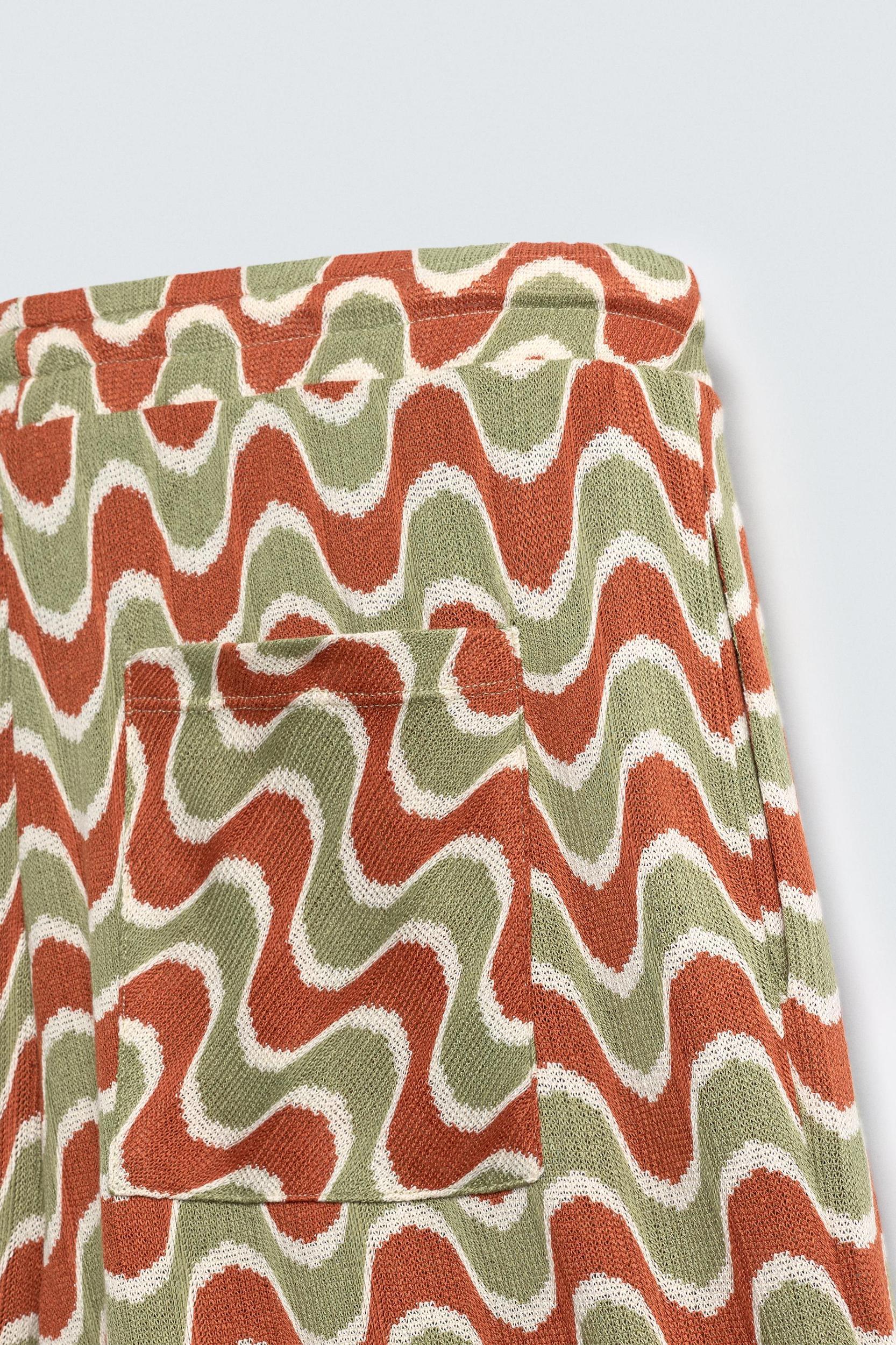 GEOMETRIC JACQUARD SHORTS Product Image