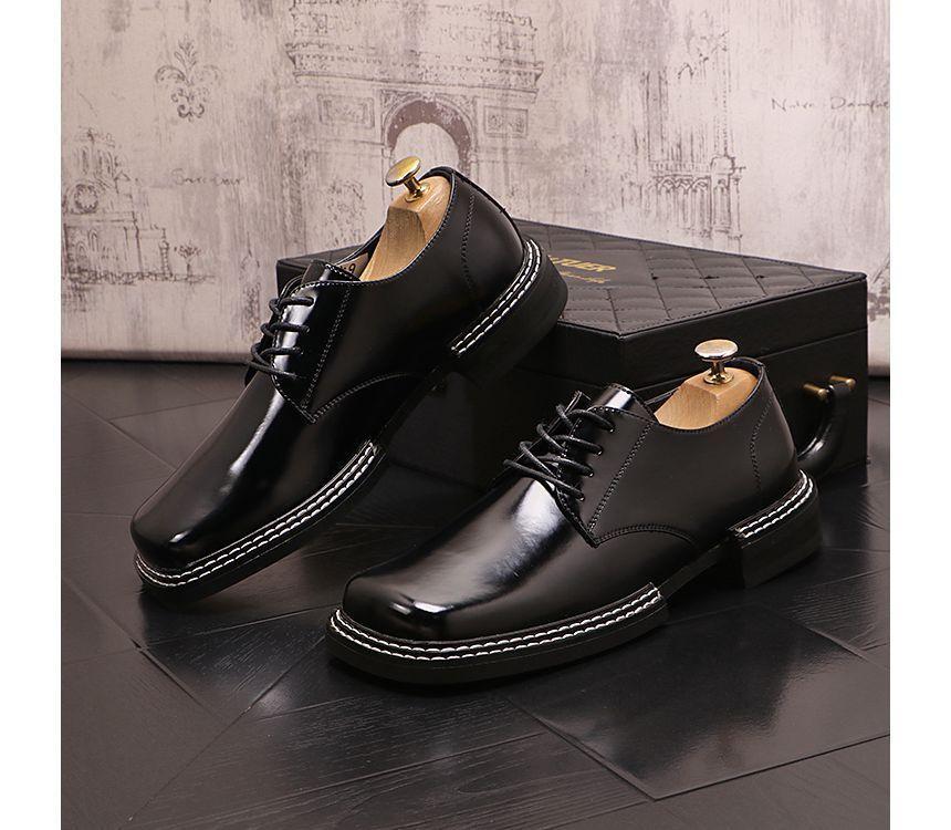 Square-Toe Lace-Up Shoes Product Image