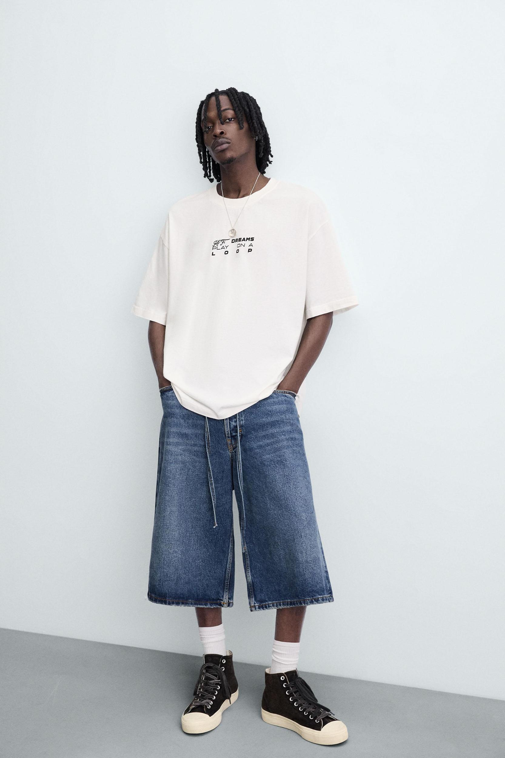 PRINTED GRAPHIC T-SHIRT Product Image