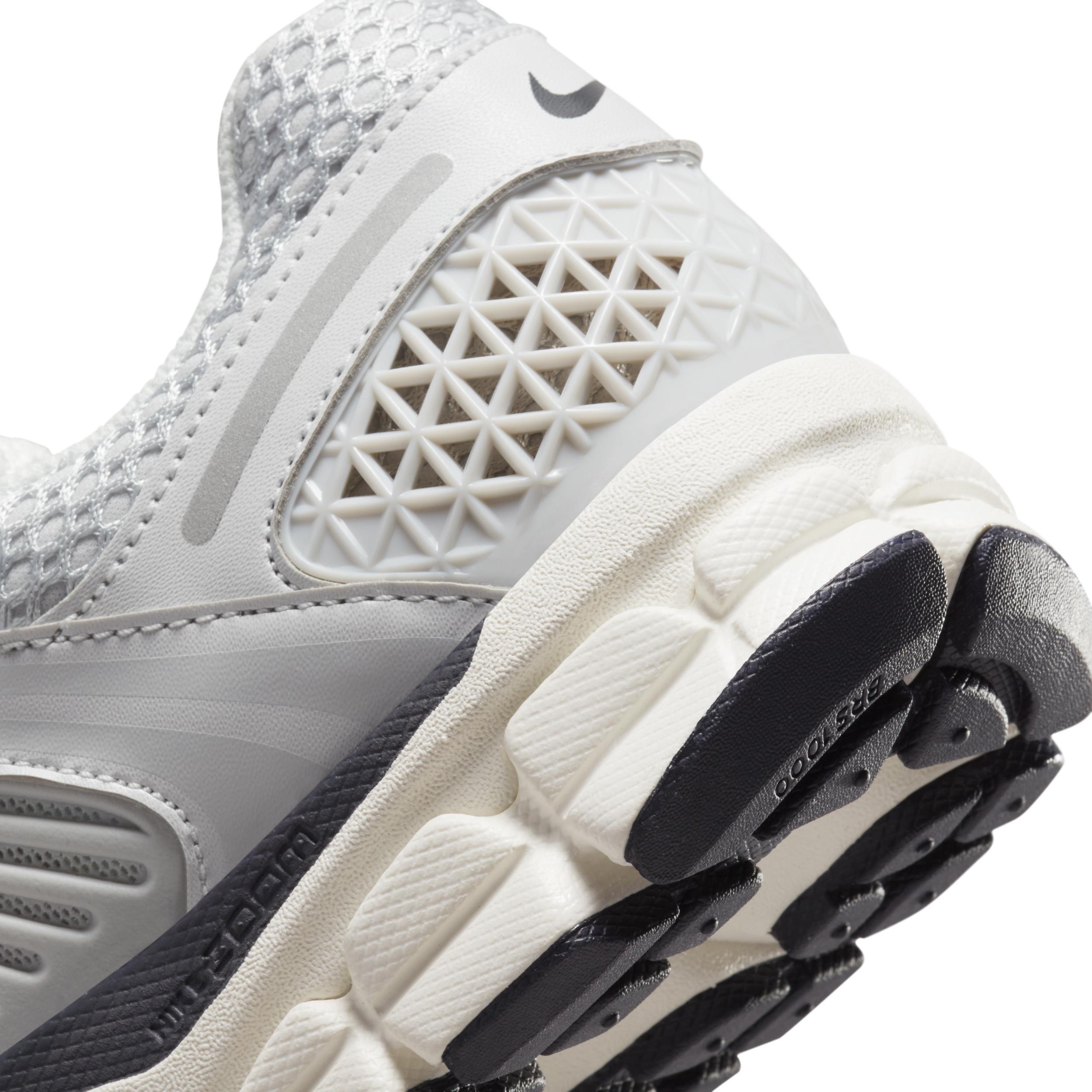 Nike Women's Zoom Vomero 5 Shoes Product Image