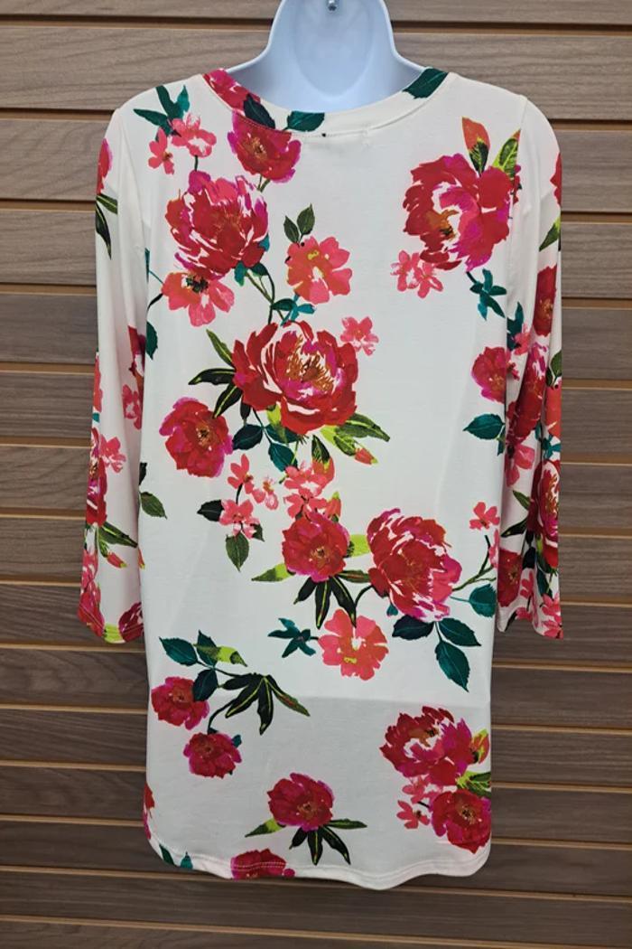 Red & Pink Floral 3/4 Sleeve Top Product Image