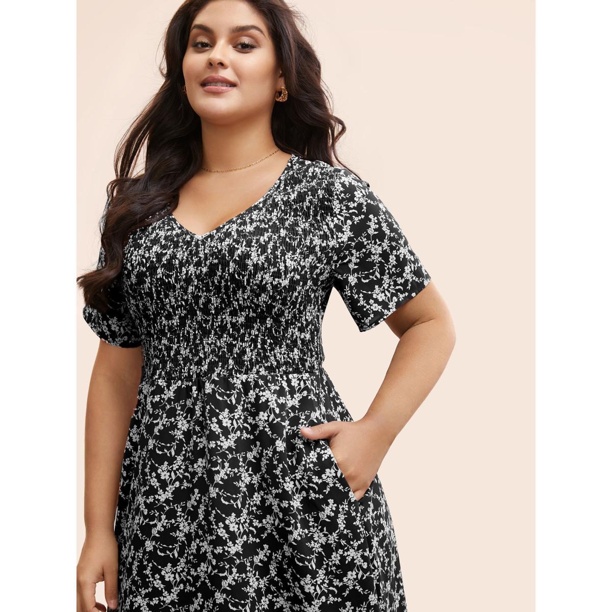Plus Size Ditsy Floral Shirred Ruffle Hem Dress Black Women Elegant Shirred V-neck Short sleeve Curvy BloomChic 14-16/1X Product Image