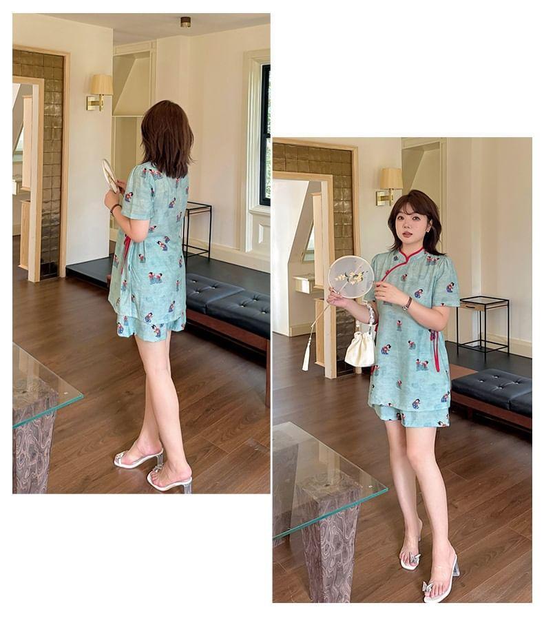 Plus Size Short-Sleeve Stand Collar Patterned Contrast Trim Tie Waist Blouse / Elastic Waist Wide Leg Shorts Product Image