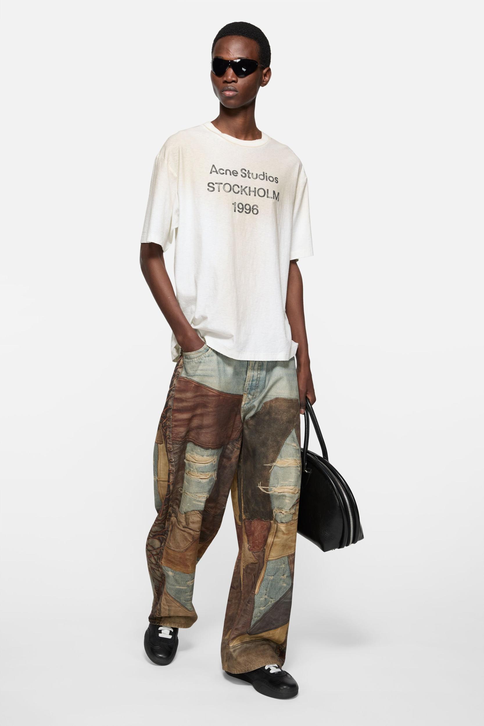 Logo t-shirt - Relaxed fit Product Image