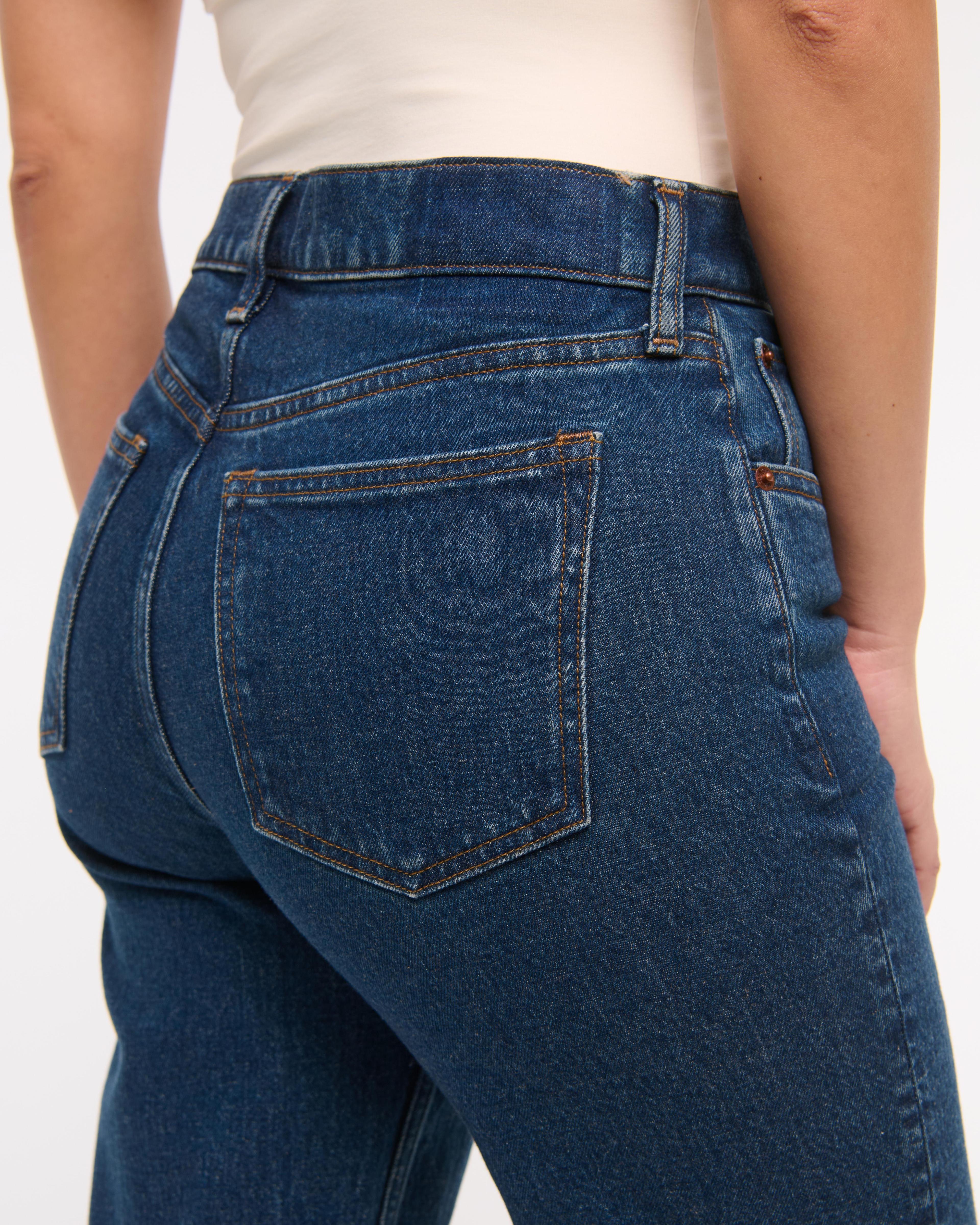 Curve Love Mid Rise 90s Straight Jean Product Image