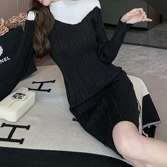 Long-Sleeve Mock Neck Two Tone Ribbed Knit Sheath Dress Product Image