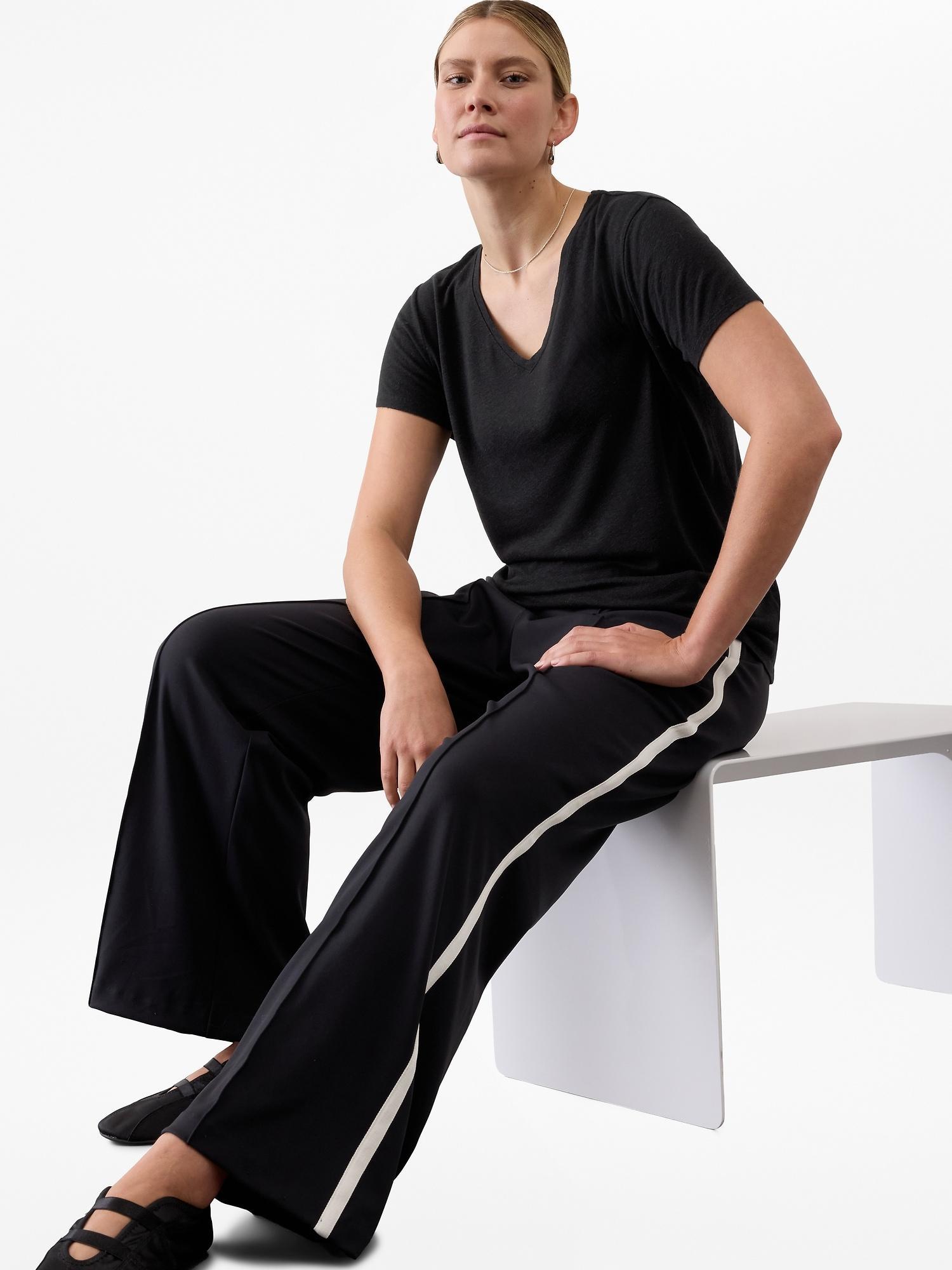 Getaway Linen Blend V-Neck Tee Product Image