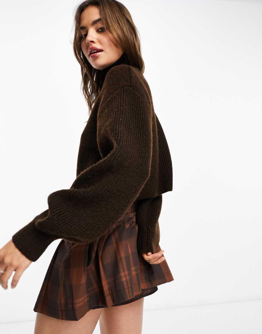 Monki cropped knitted sweater in brown Product Image