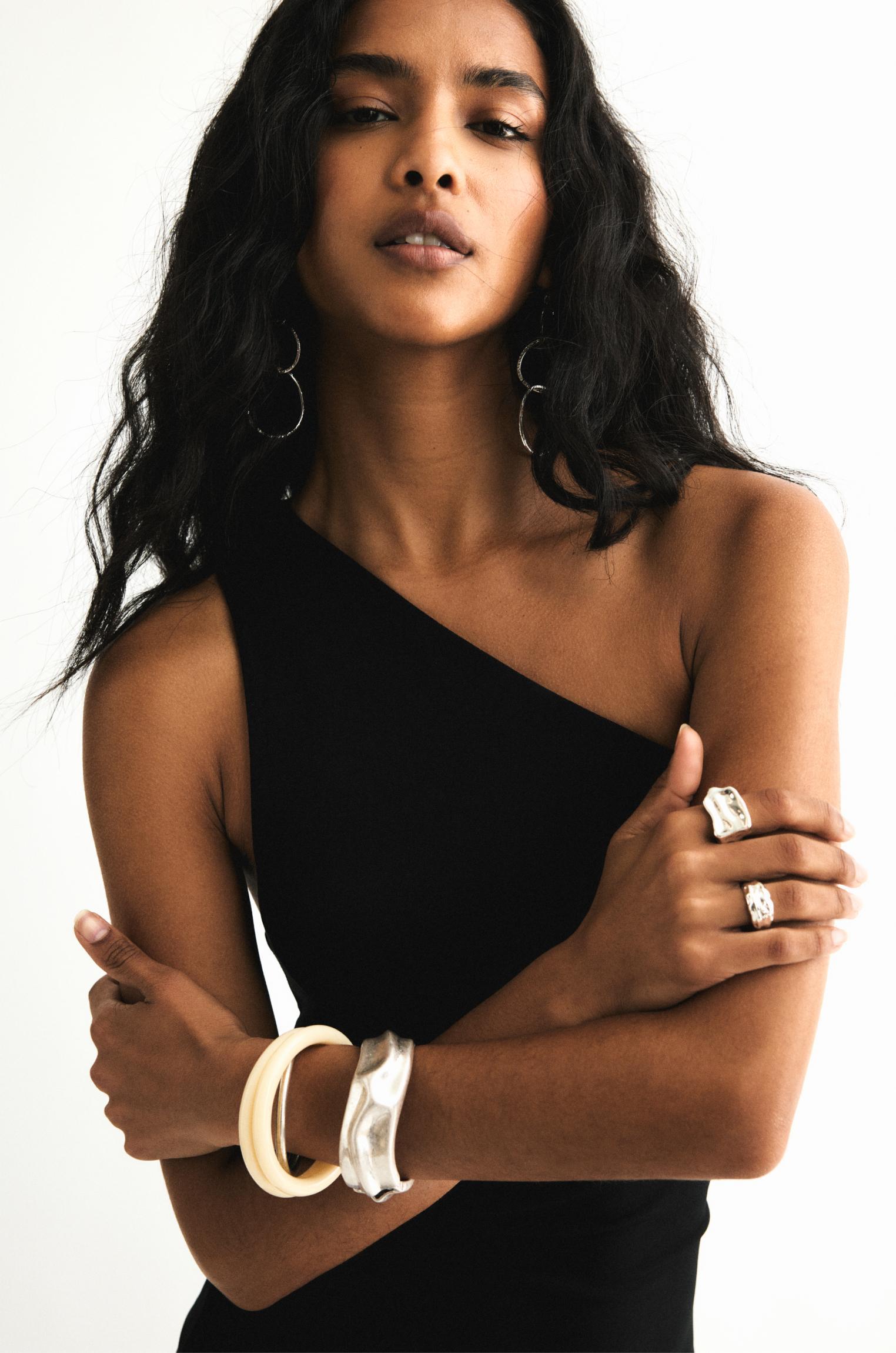 Irregular cuff bracelet Product Image