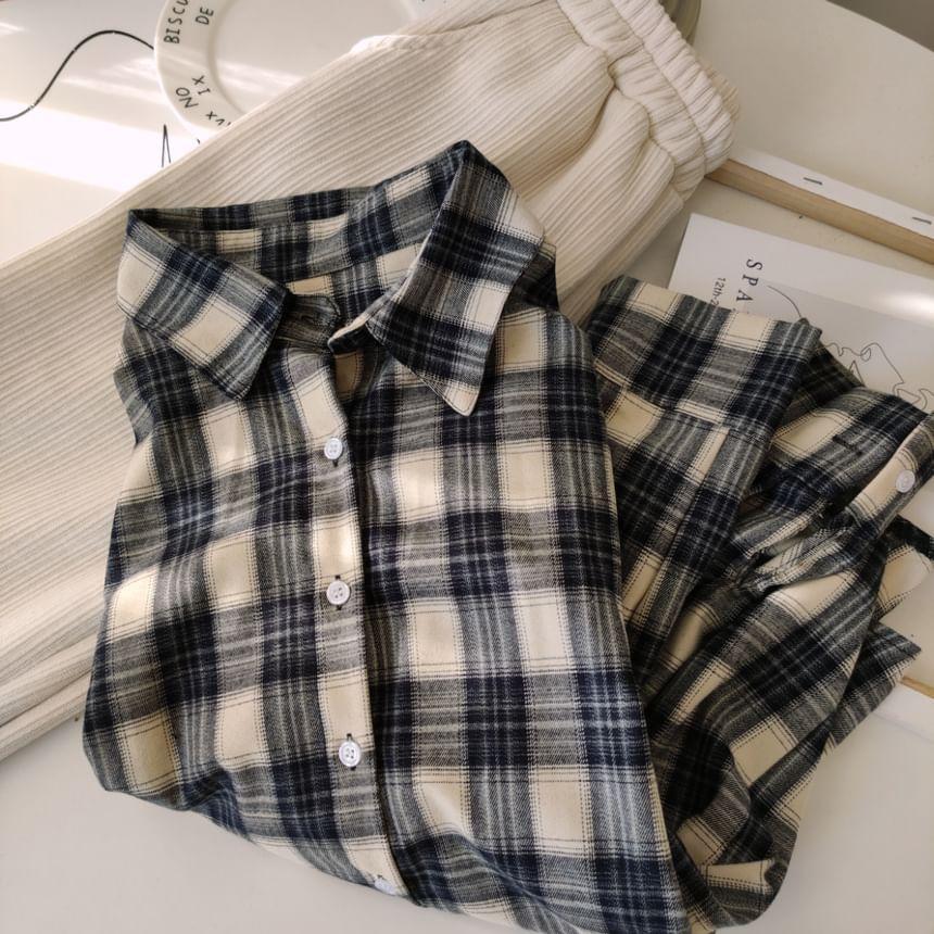 Long-Sleeve Plaid Button-Up Shirt Product Image