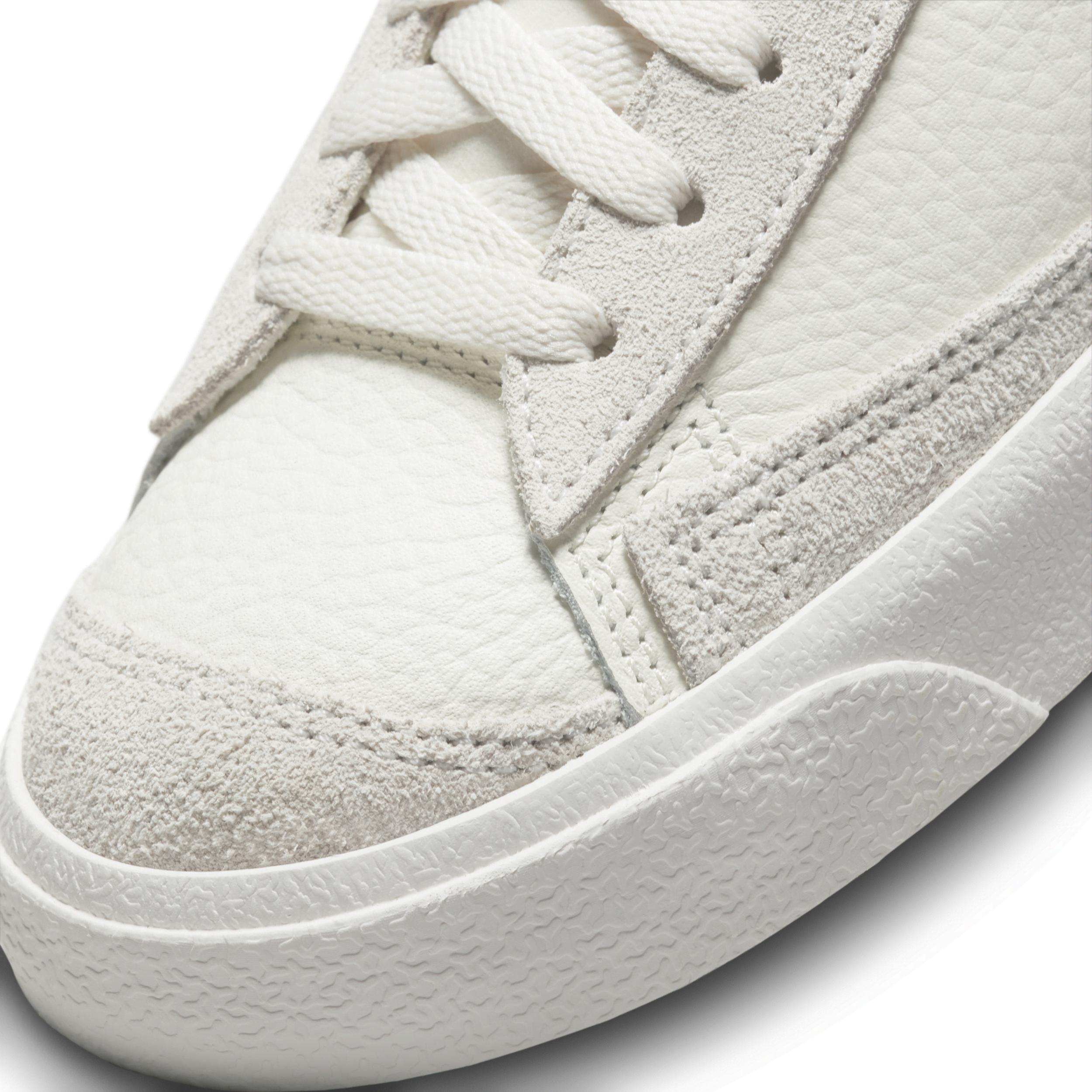 Nike Women's Blazer Mid '77 Shoes Product Image