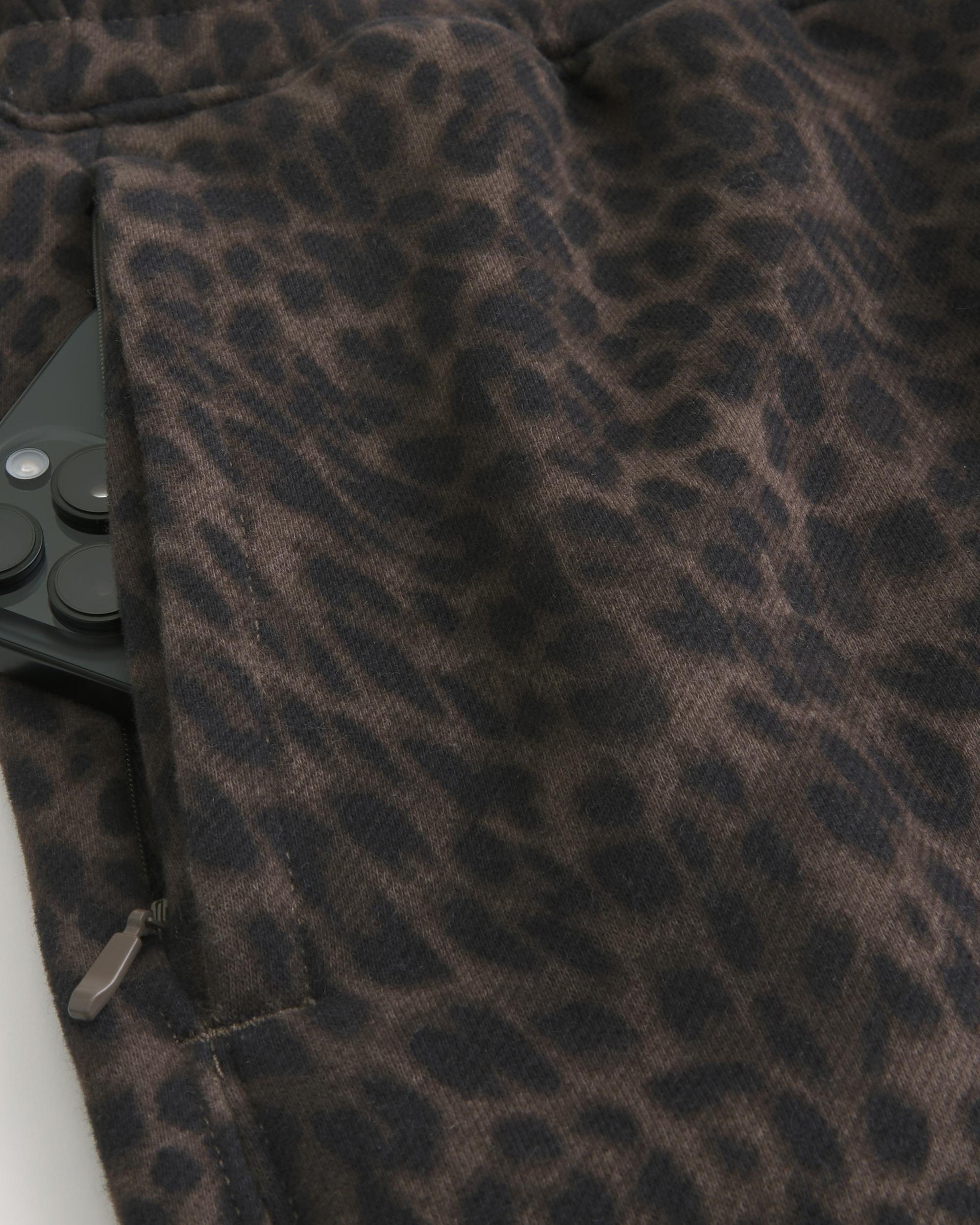 Mid-Thigh Loose Fleece Shorts Product Image