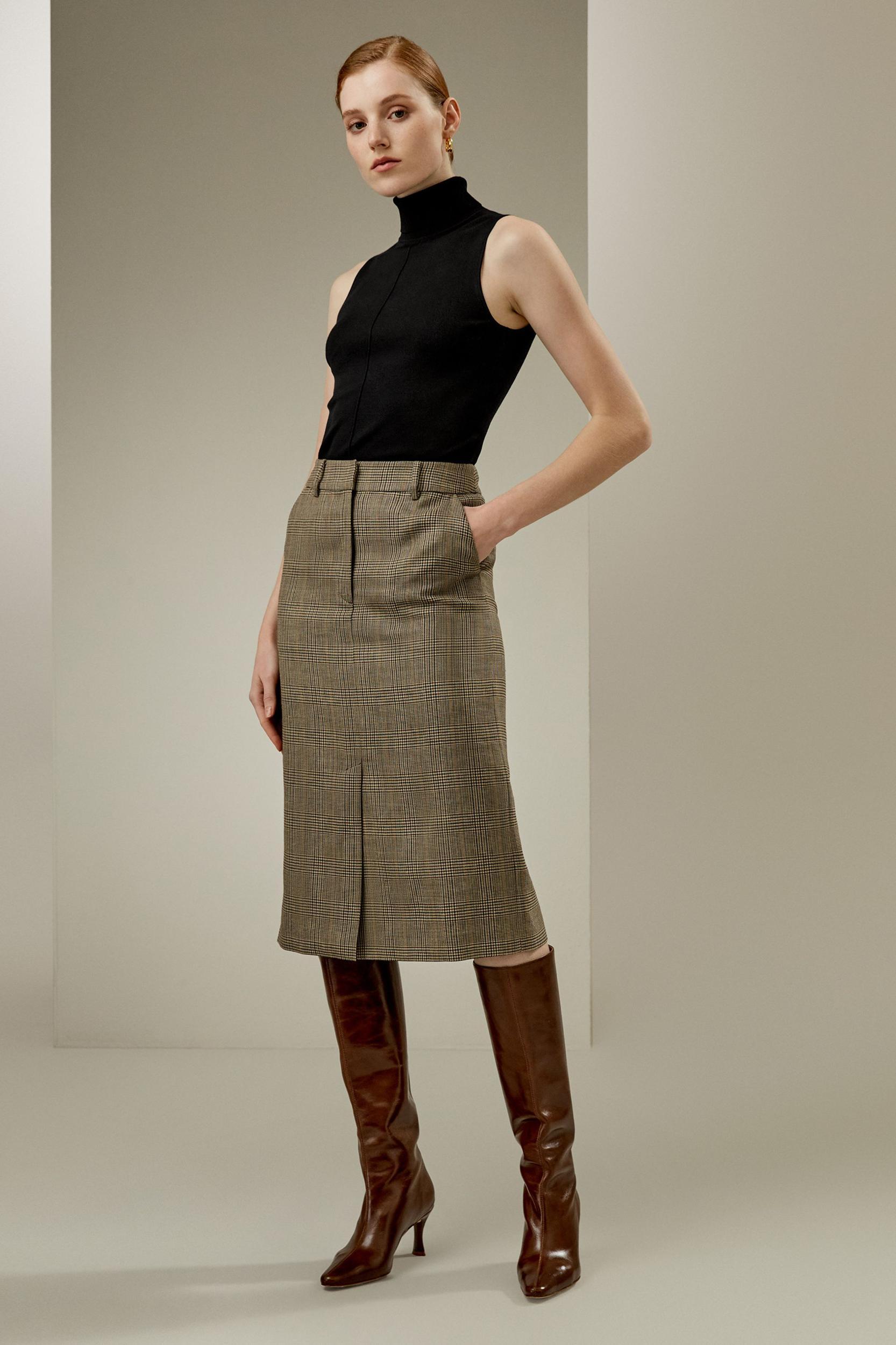 Silk Knitted Turtleneck Sleeveless Top Product Image