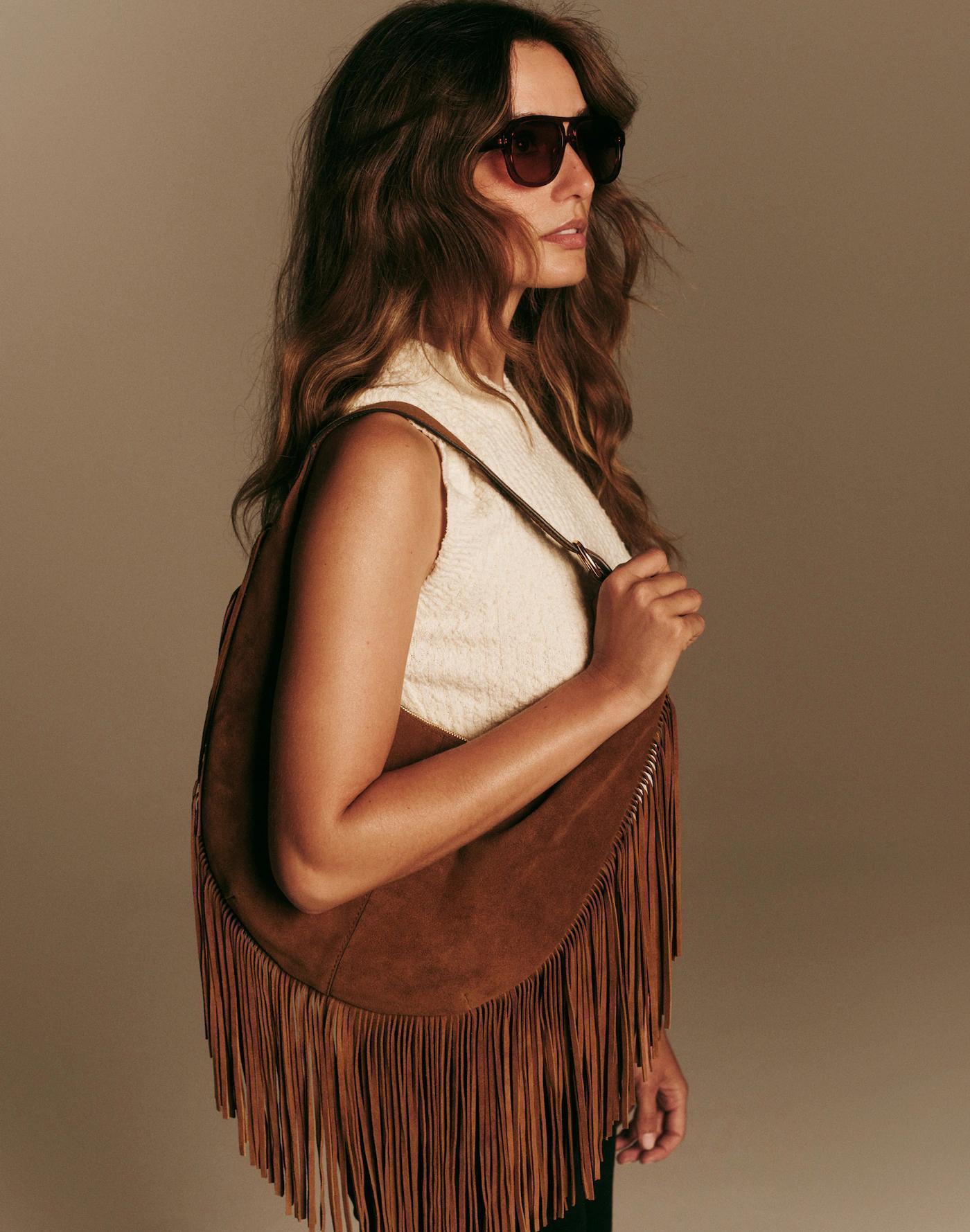 The Essential Curve Medium Shoulder Bag Product Image