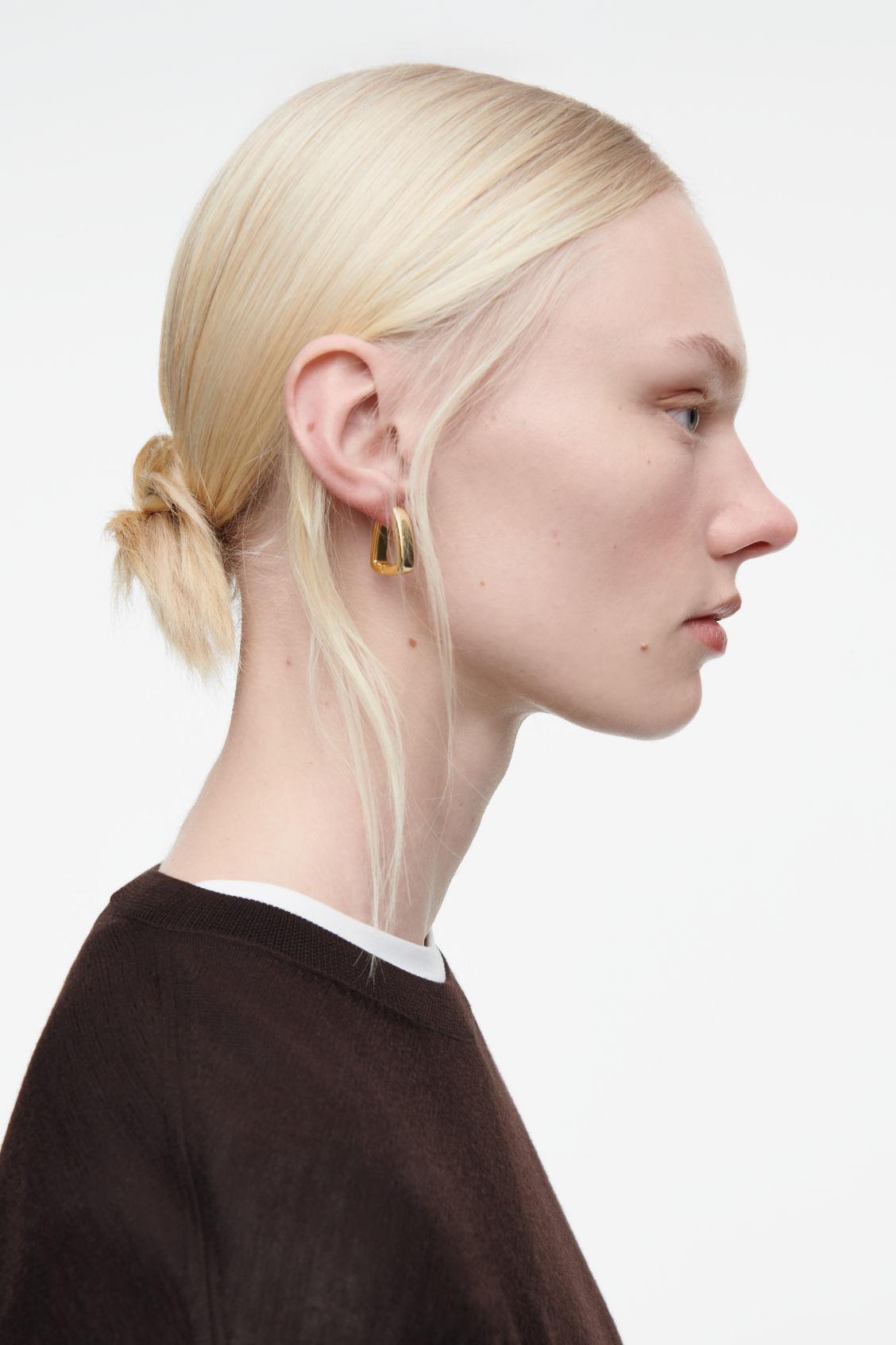 SQUARED HOOP EARRINGS Product Image