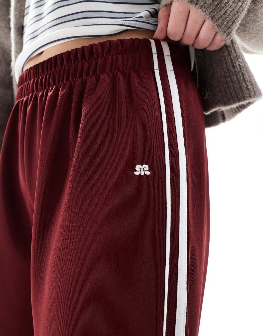 Pull&Bear wide leg side stripe sweatpants in burgundy Product Image