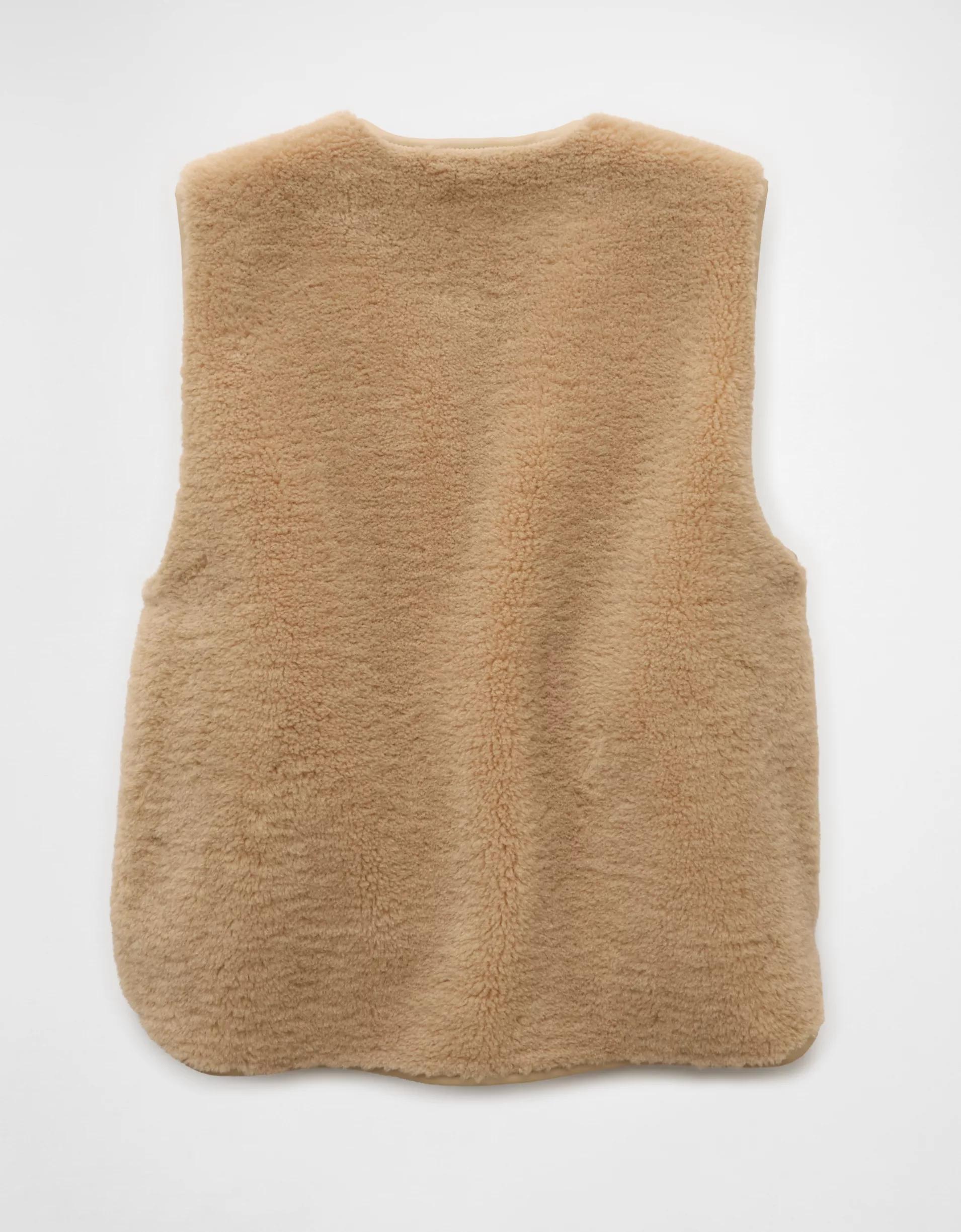 AE Sherpa Vest Product Image