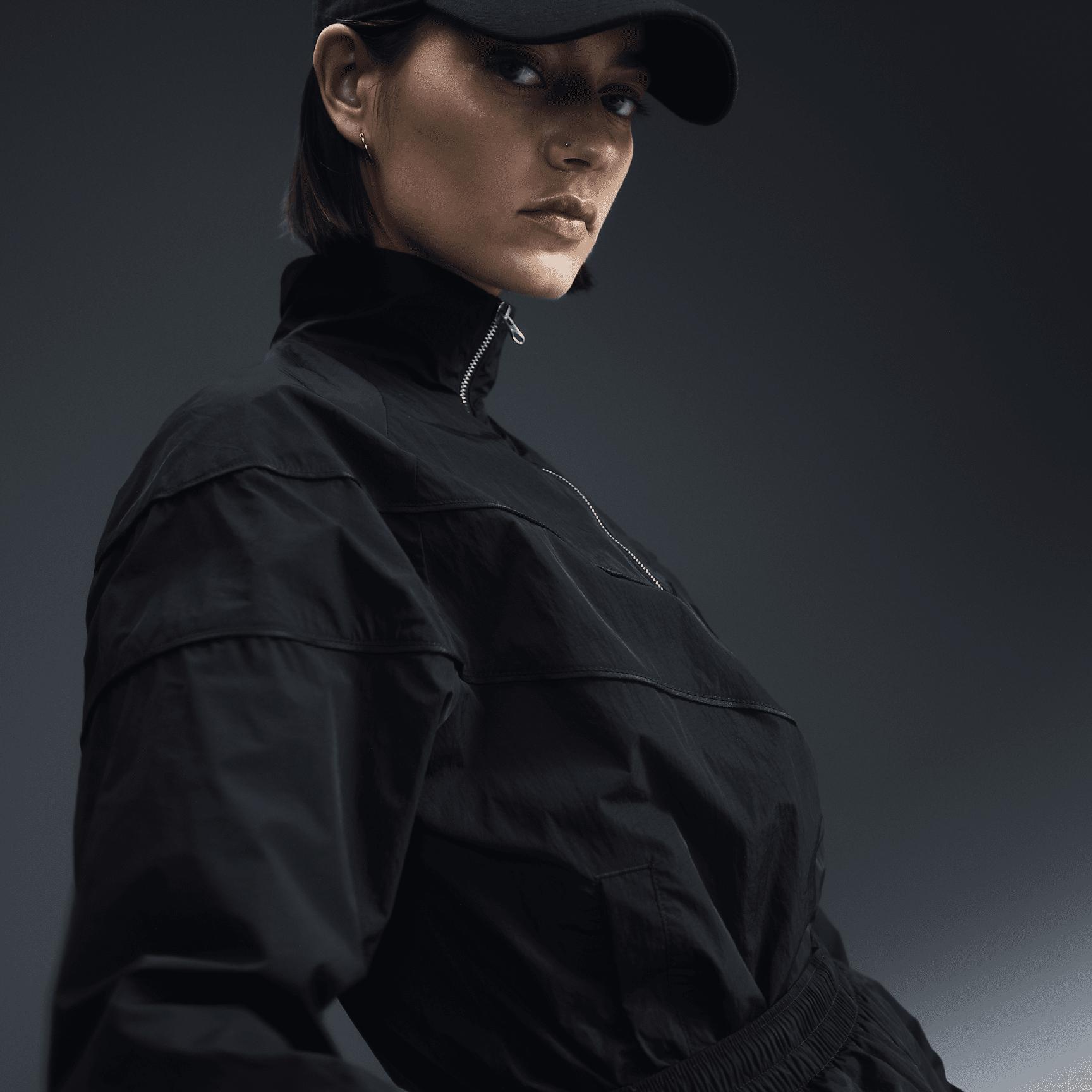 Nike Womens Windrunner Loose UV Woven Full-Zip Jacket | FV6304-010 Product Image