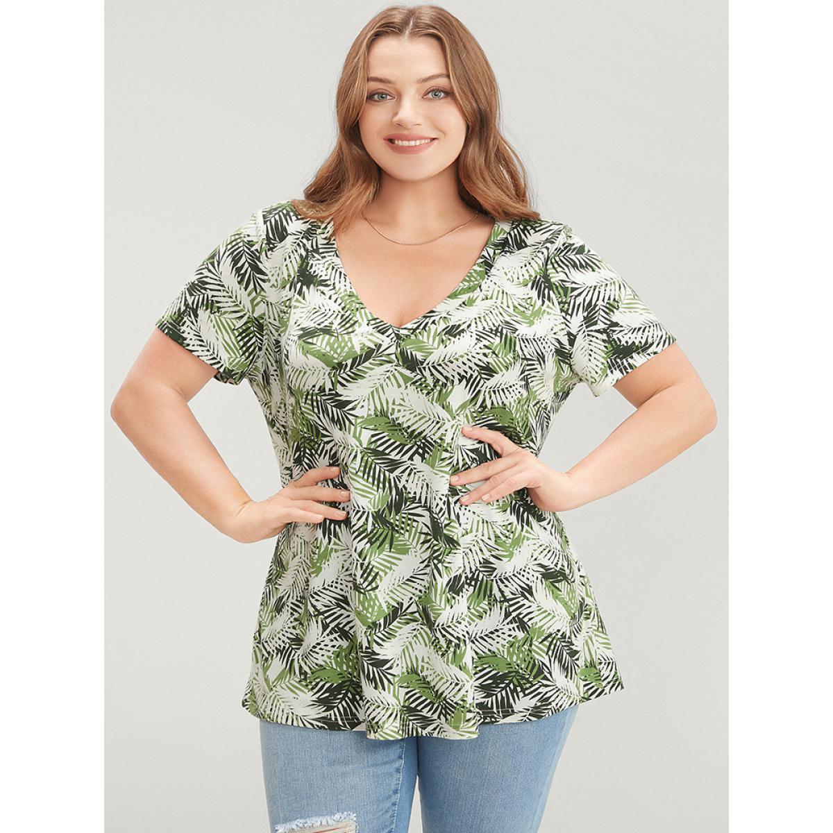 Plus Size Tropical Print V Neck Contrast T-shirt Moss Women Vacation Tropical V-neck Dailywear T-shirts BloomChic 22-24/3X Product Image