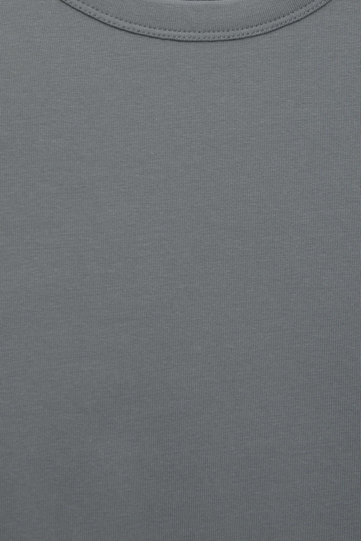 Basic fitted T-shirt Product Image