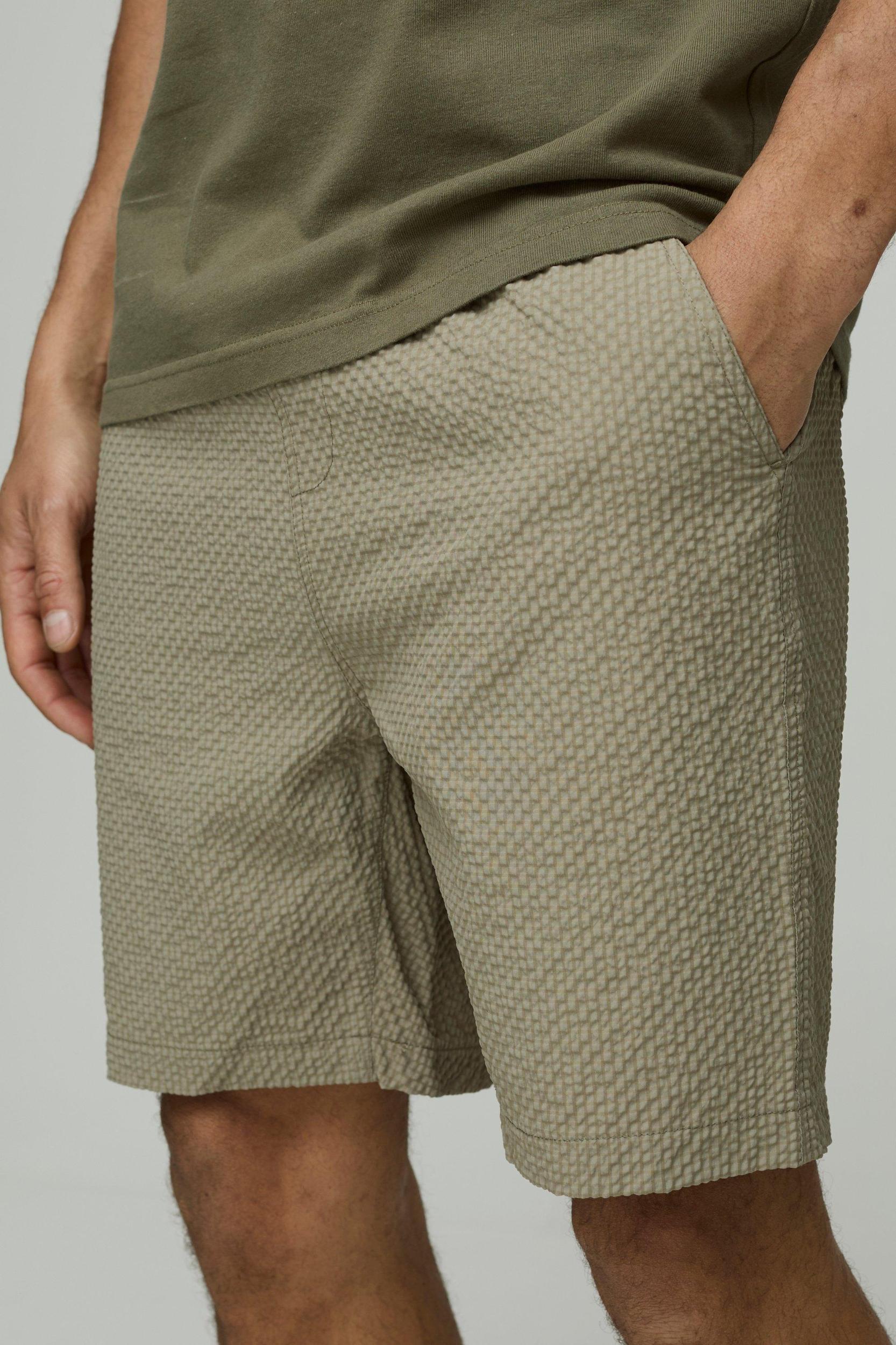 Elasticated Waist Relaxed Mid Length Seersucker Shorts | boohooMAN USA Product Image