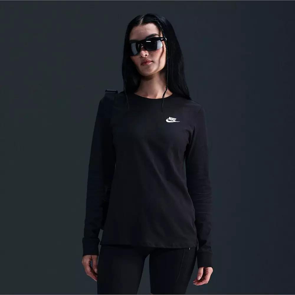 Womens Nike Sportswear Club Long-Sleeve T-Shirt | HF0780-010 Product Image