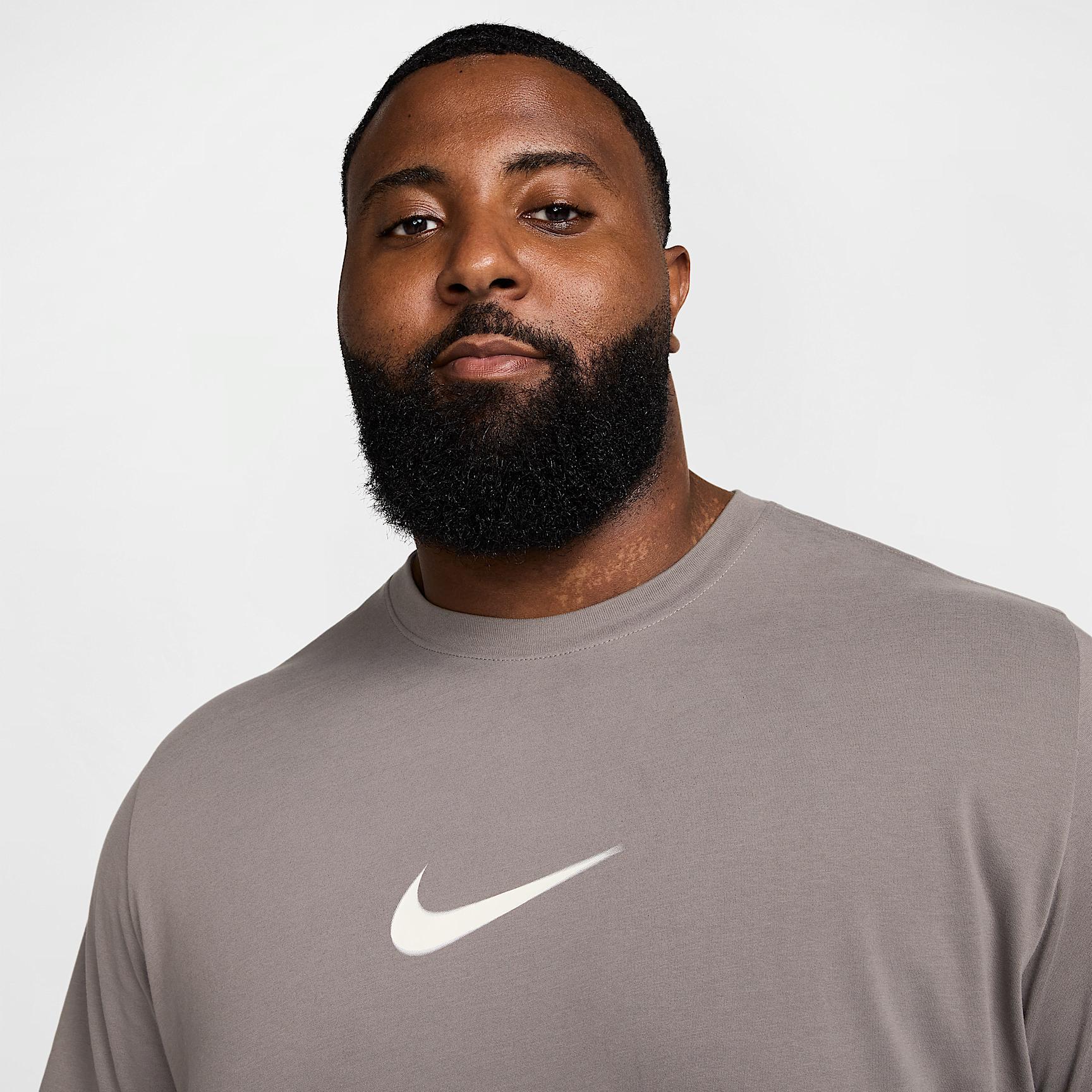 Nike Men's Dri-FIT Fitness T-Shirt Product Image