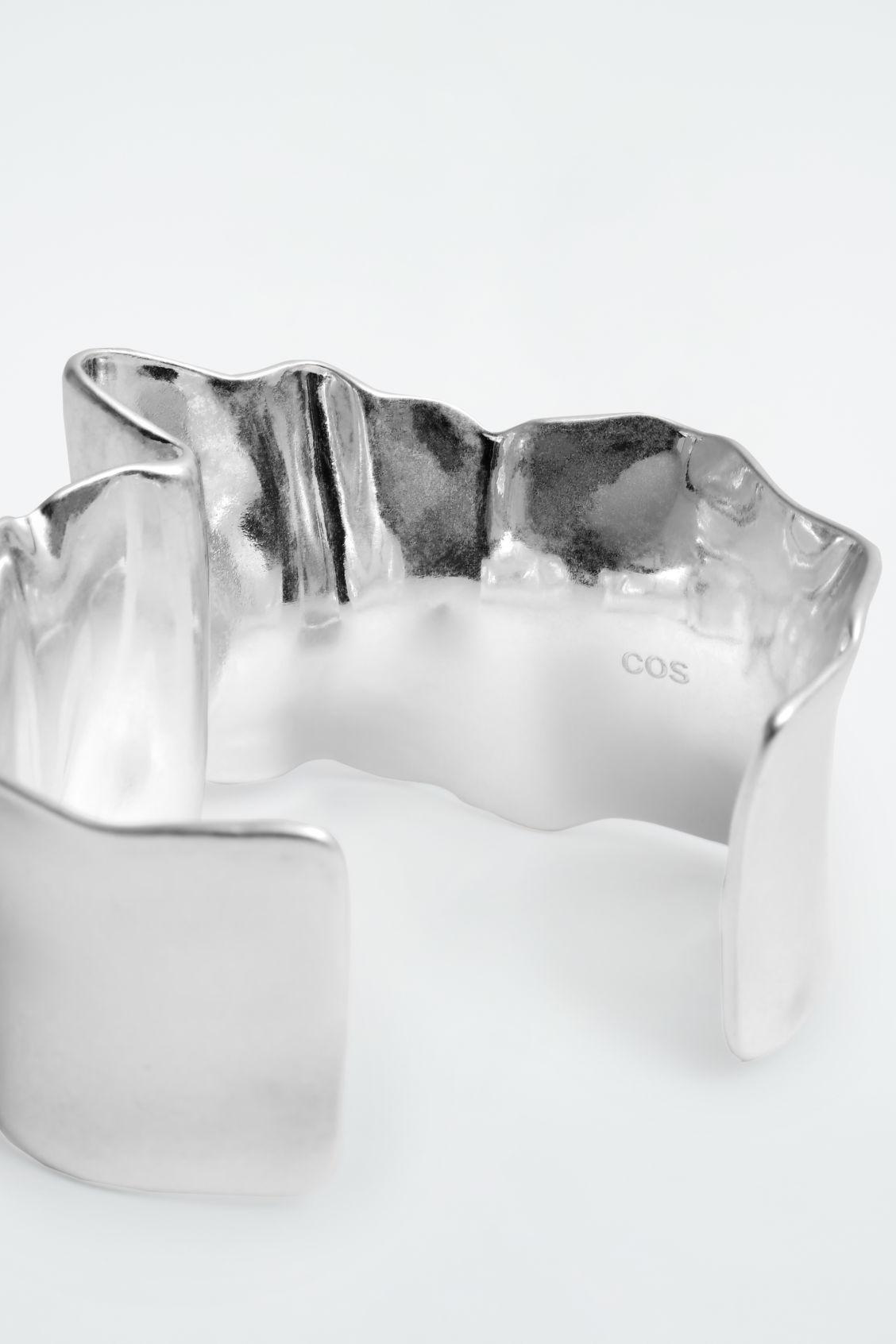 TEXTURED CUFF Product Image