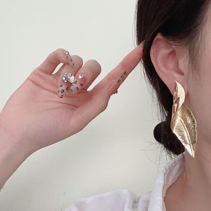 Leaf Drop Earring Product Image