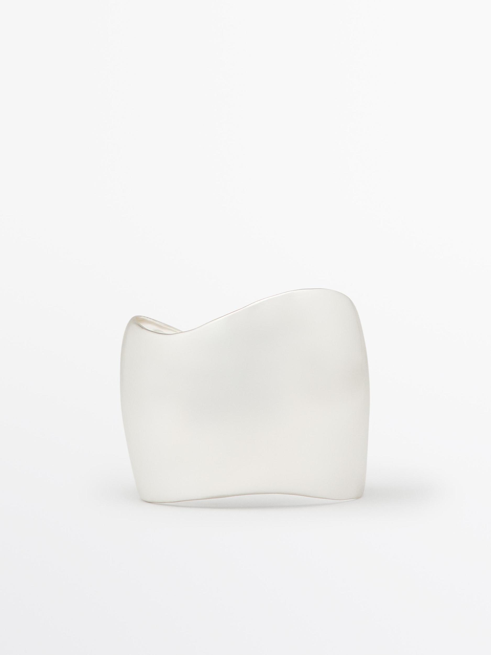 Wide rounded bracelet Product Image