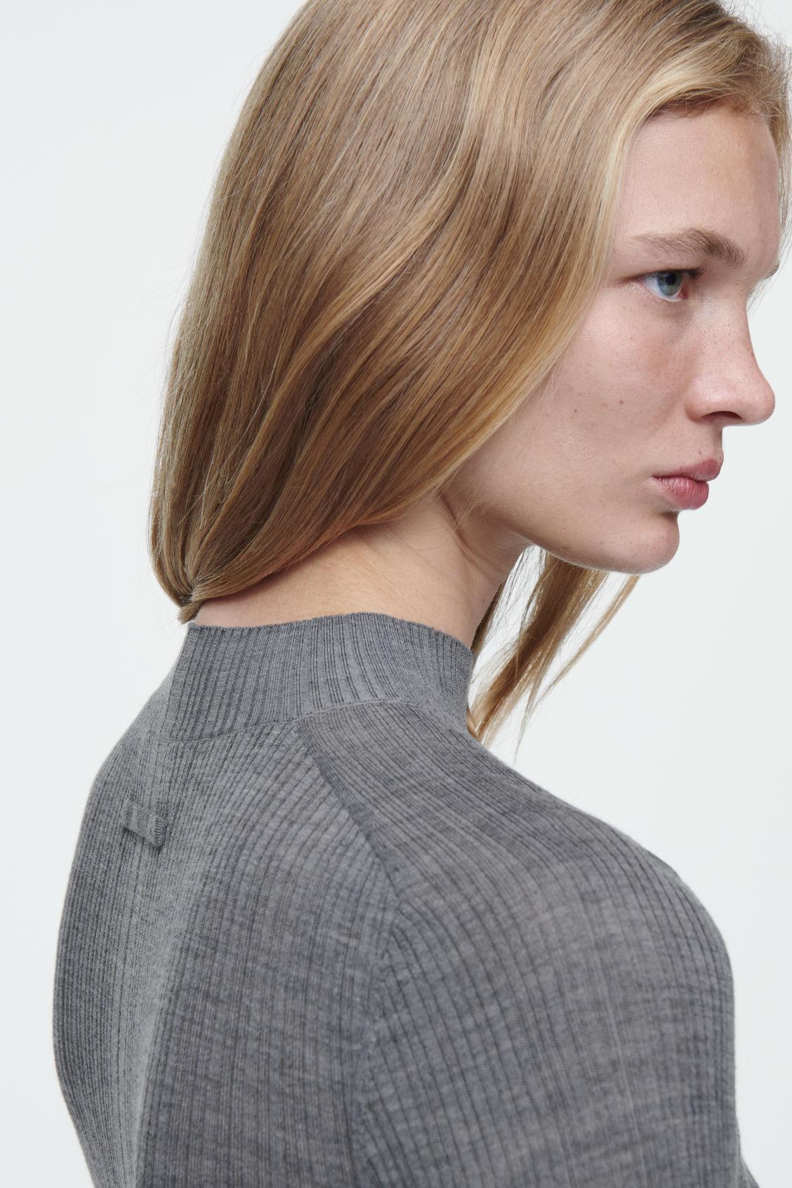 THE RIBBED MERINO WOOL TOP Product Image