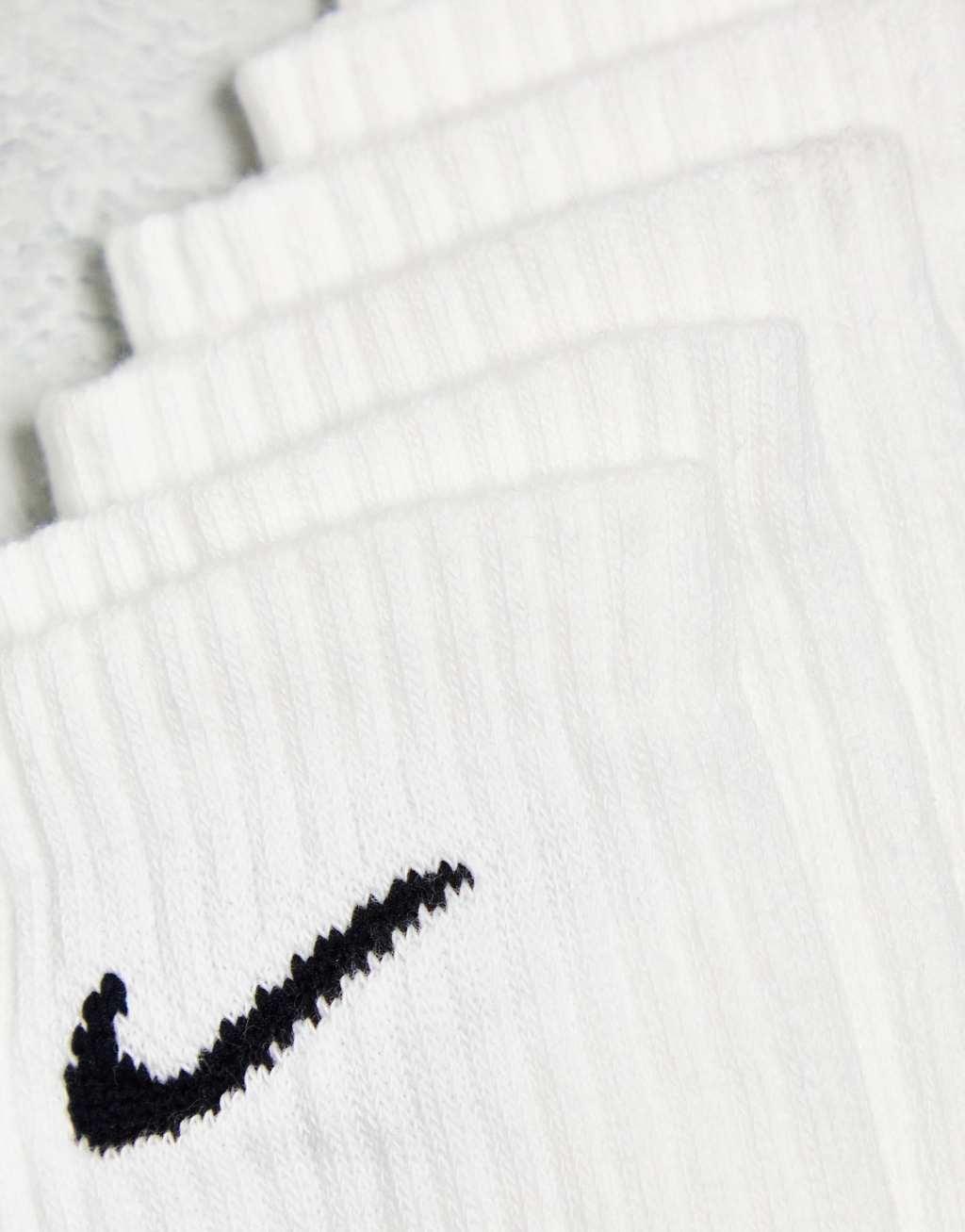 Nike Training Everyday Lightweight 3 pack crew socks in white Product Image