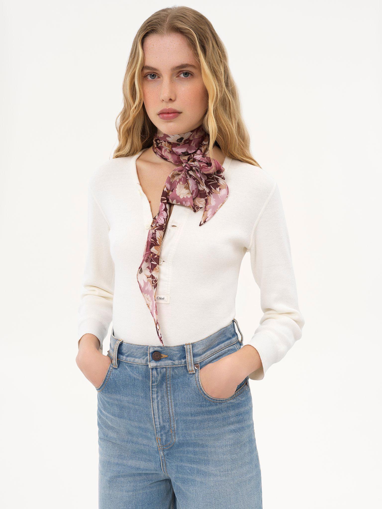 The Chloé Roses bandeau scarf in silk charmeuse Product Image