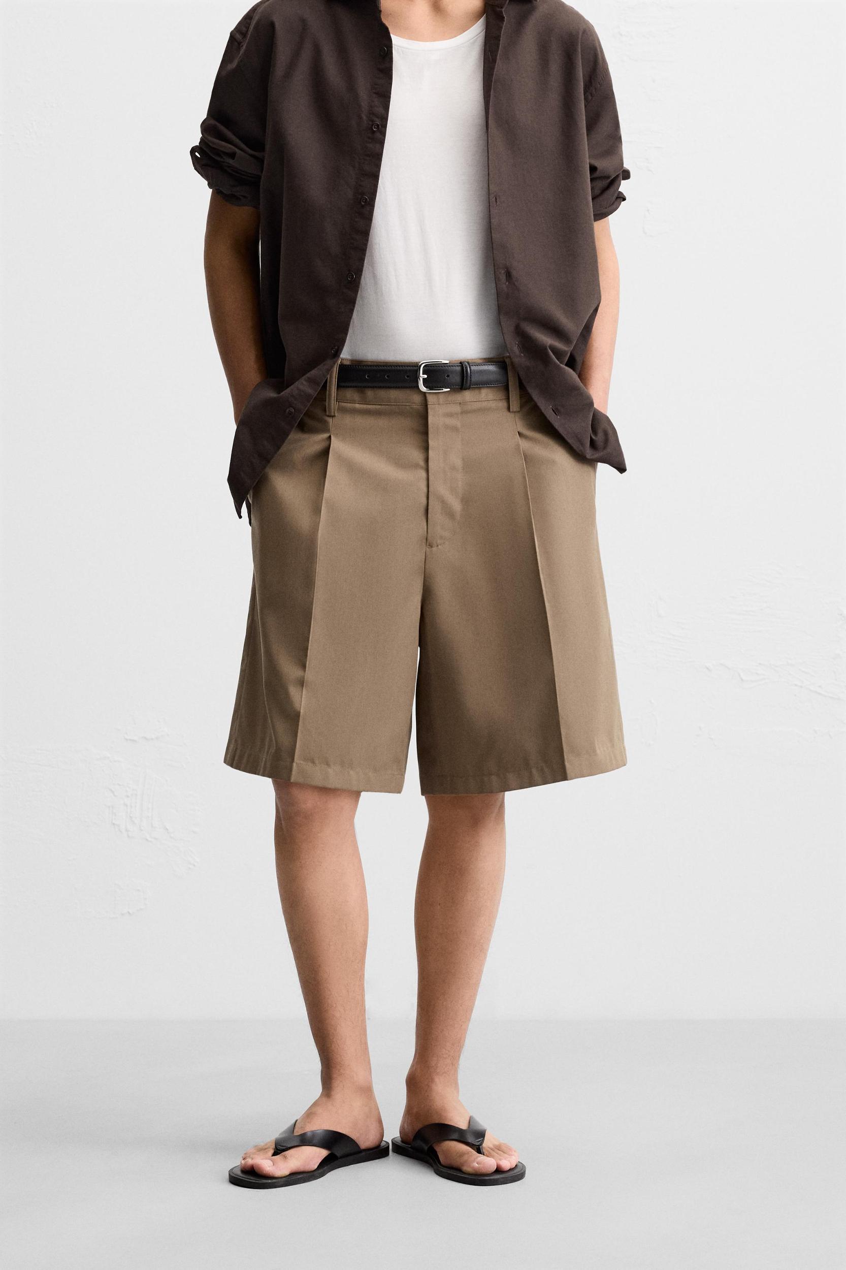 REGULAR FIT SHORTS Product Image