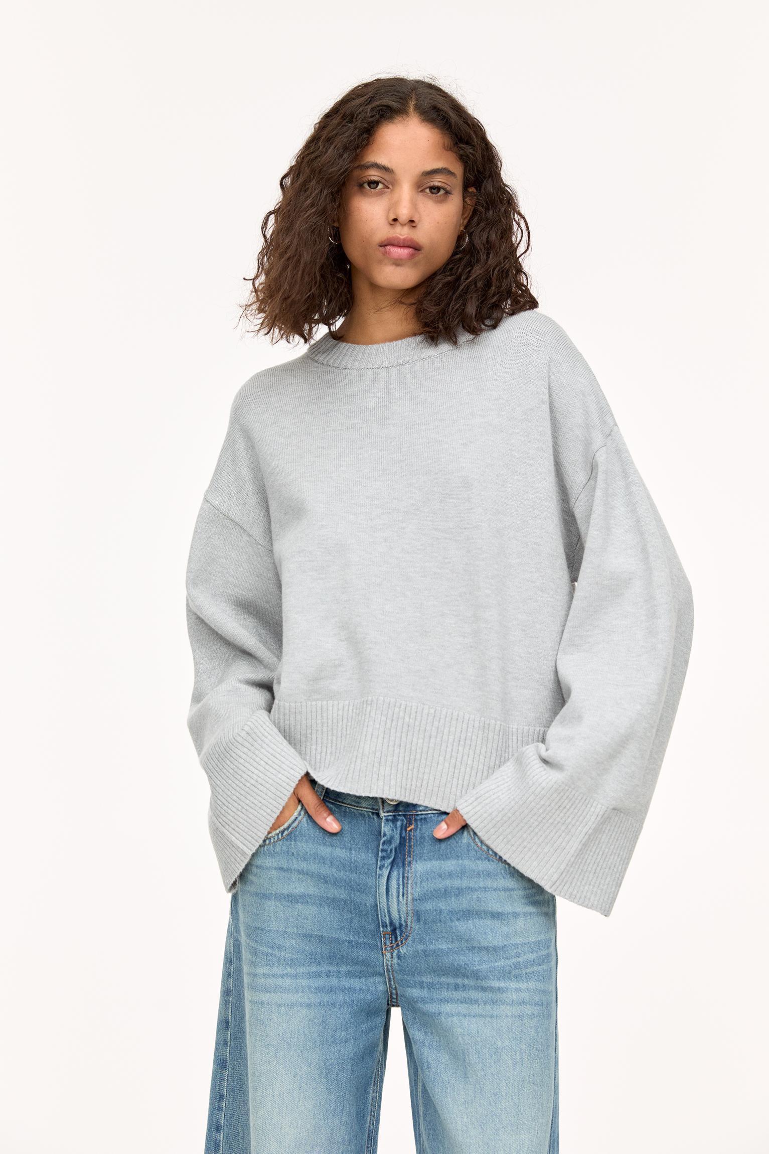Sweater with wide sleeves Product Image