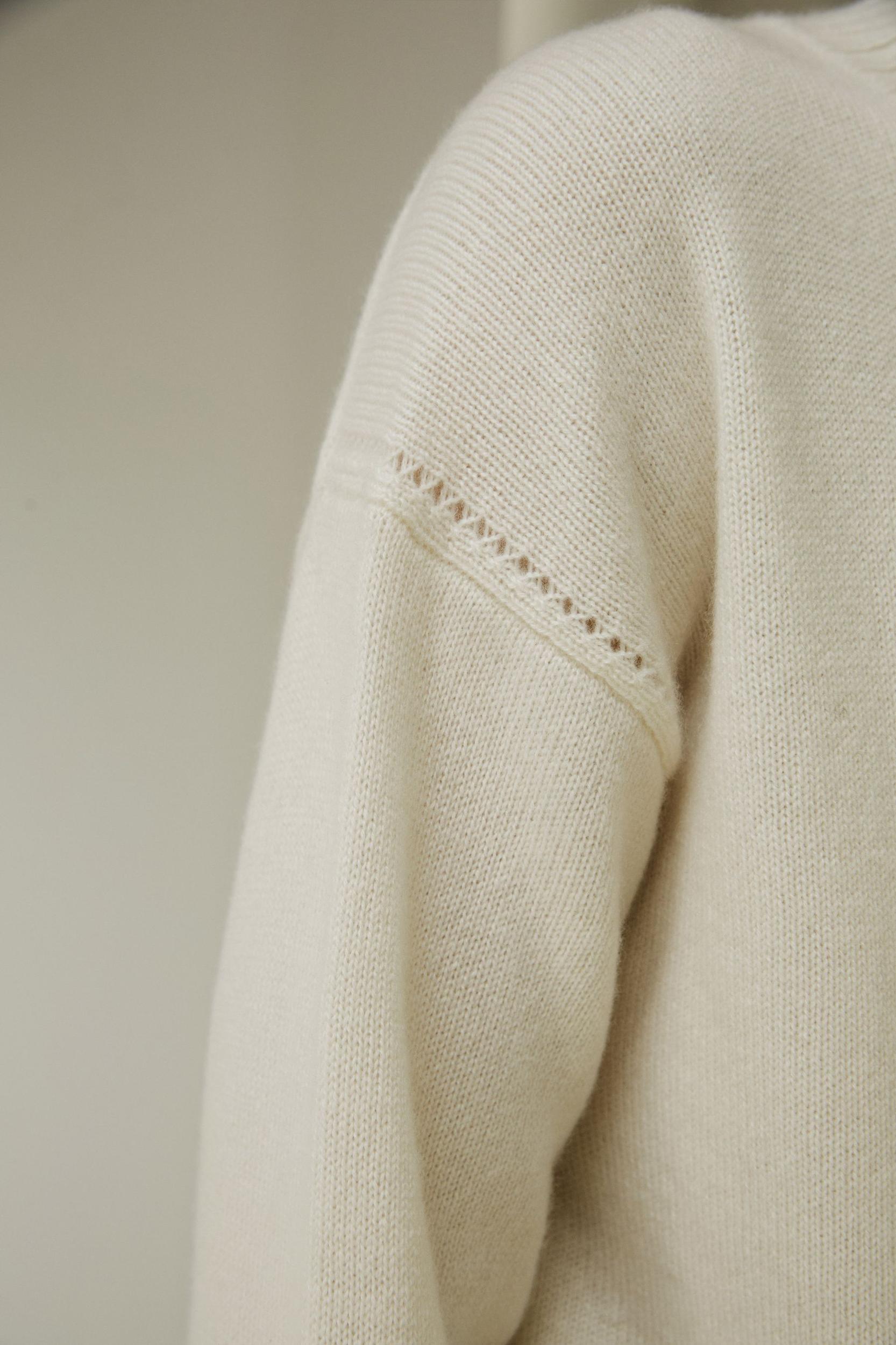 Turtleneck Relaxed-Fit Cashmere Sweater Product Image
