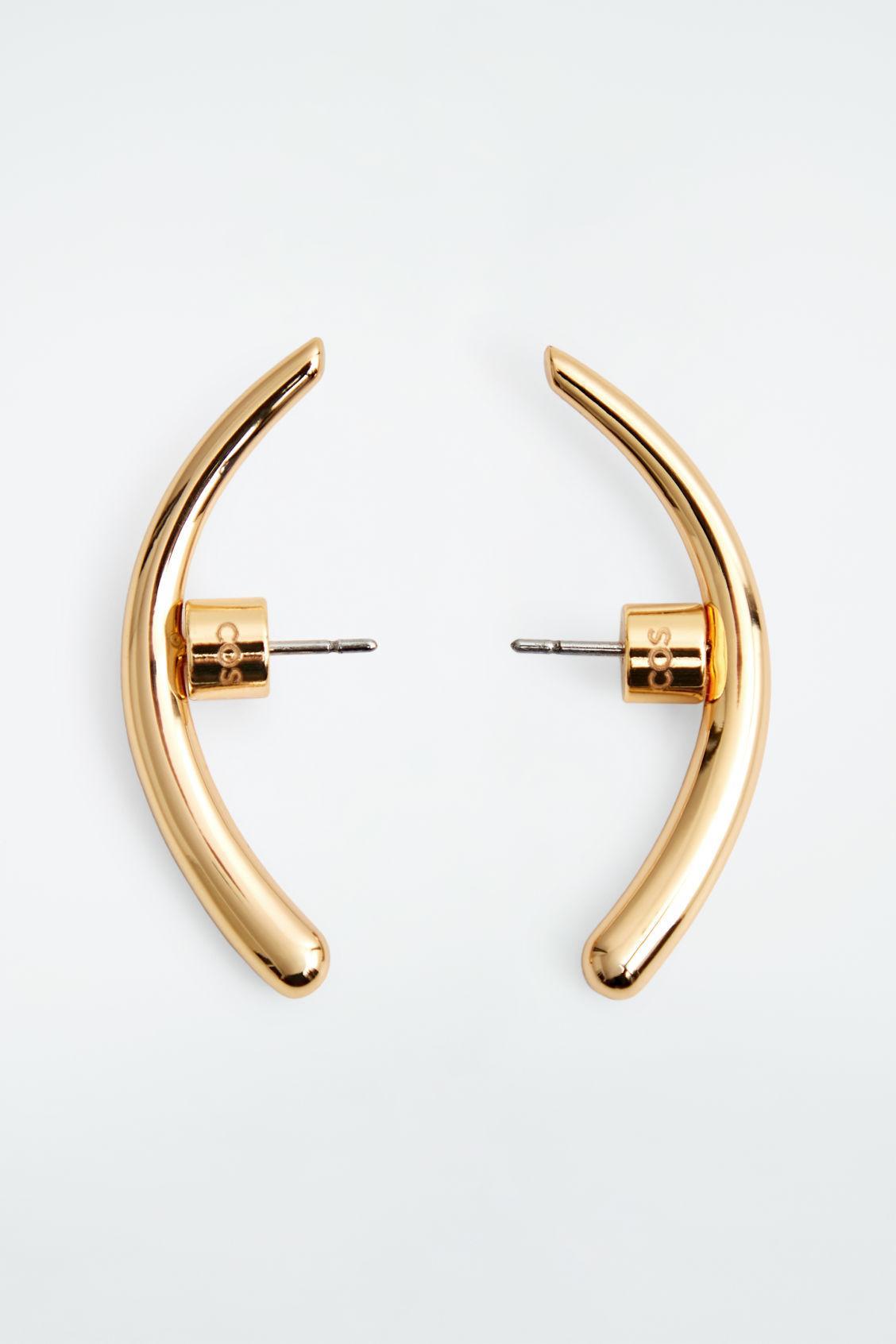 CURVED STUD EARRINGS Product Image