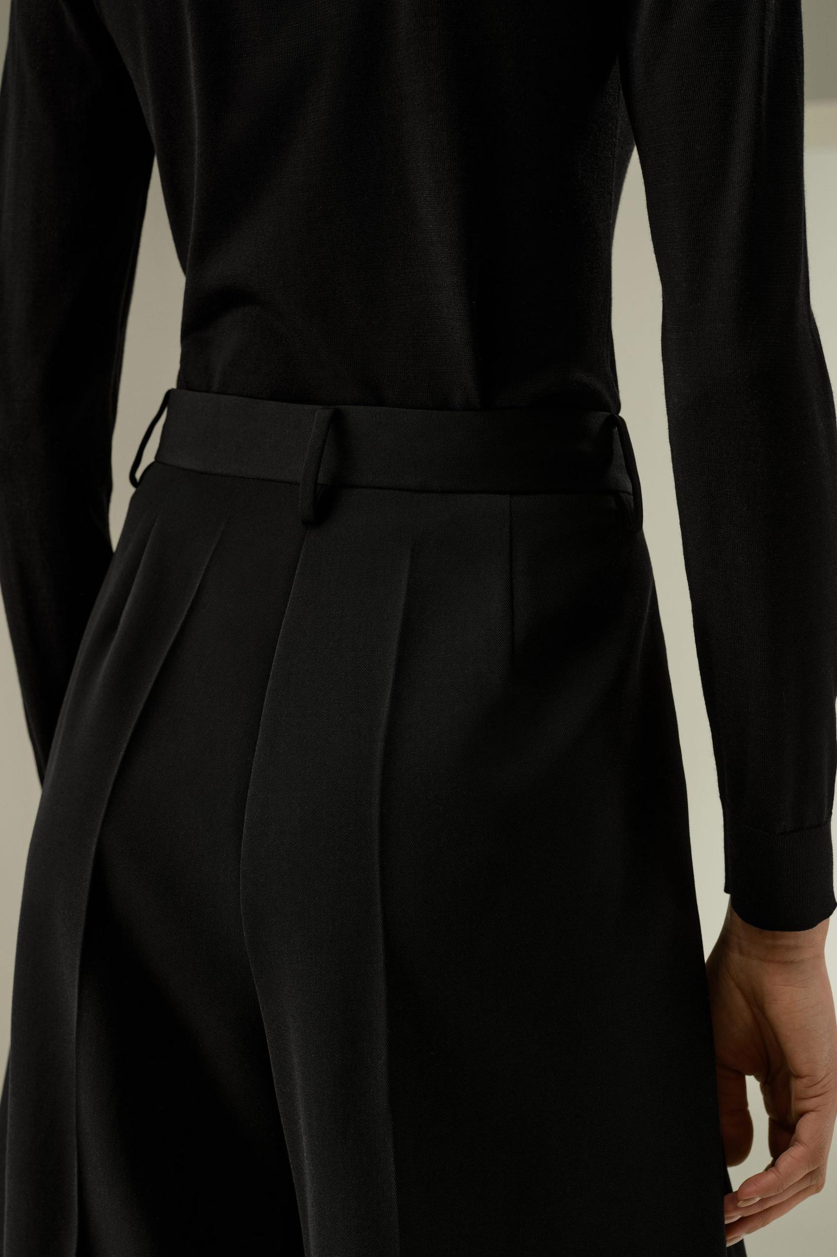 LSxES Tailored Knee-Length Wool Shorts Product Image