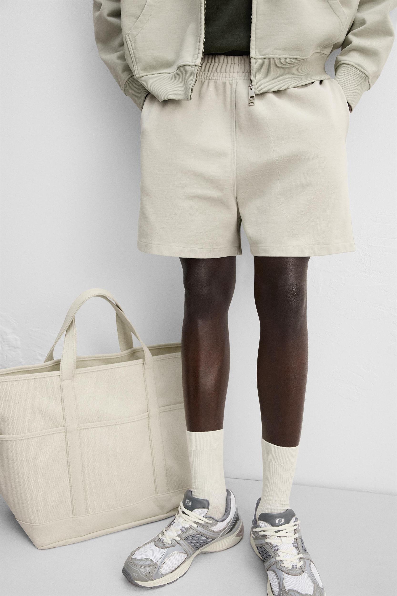 REGULAR FIT JOGGER SHORTS Product Image