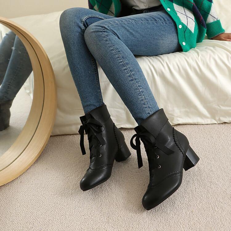 Chunky Heel Lace-Up Wingtip Brogue Short Boots Product Image