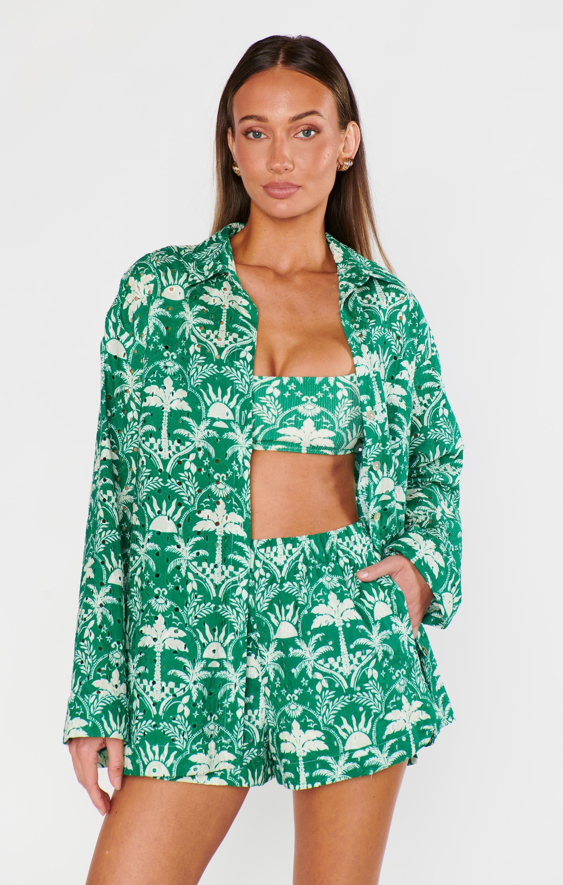 Carry On Button Down ~ Tiki Palms Product Image