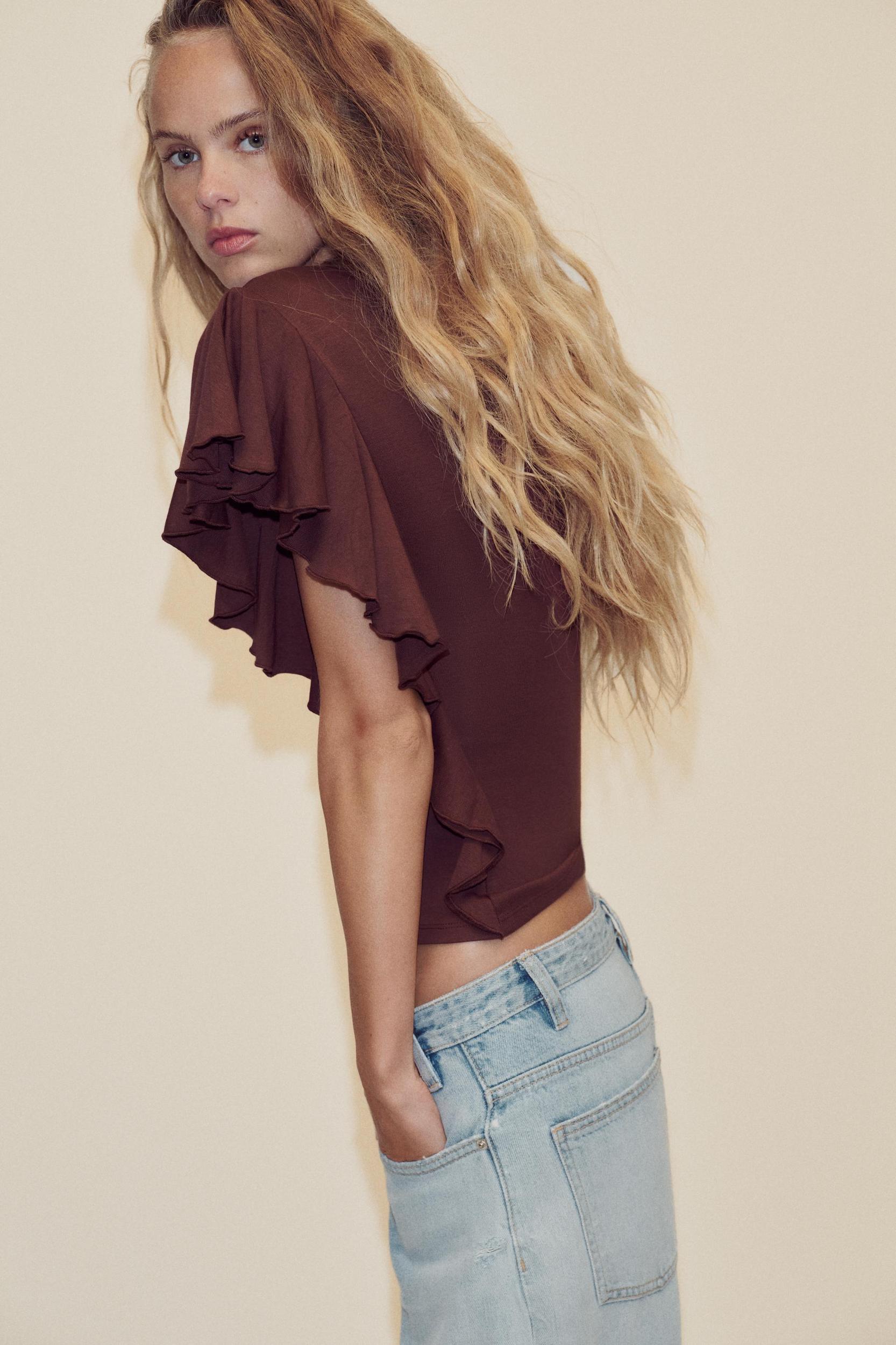 RUFFLED SLEEVE T-SHIRT Product Image