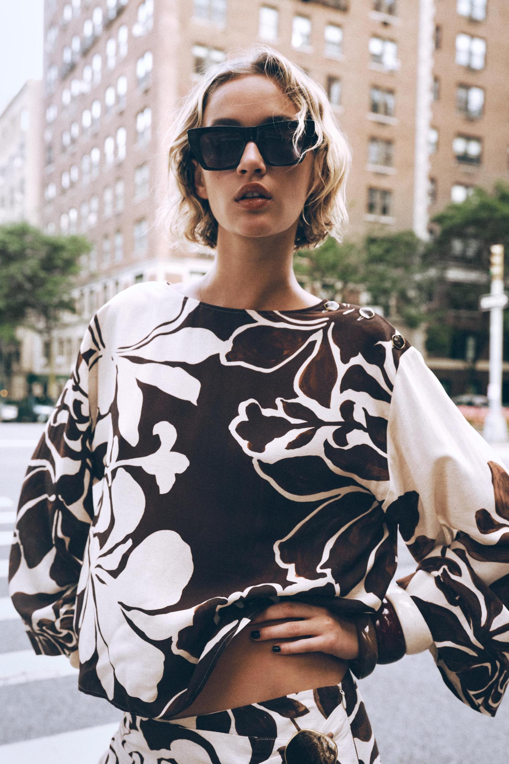 FLORAL PRINT TOP Product Image