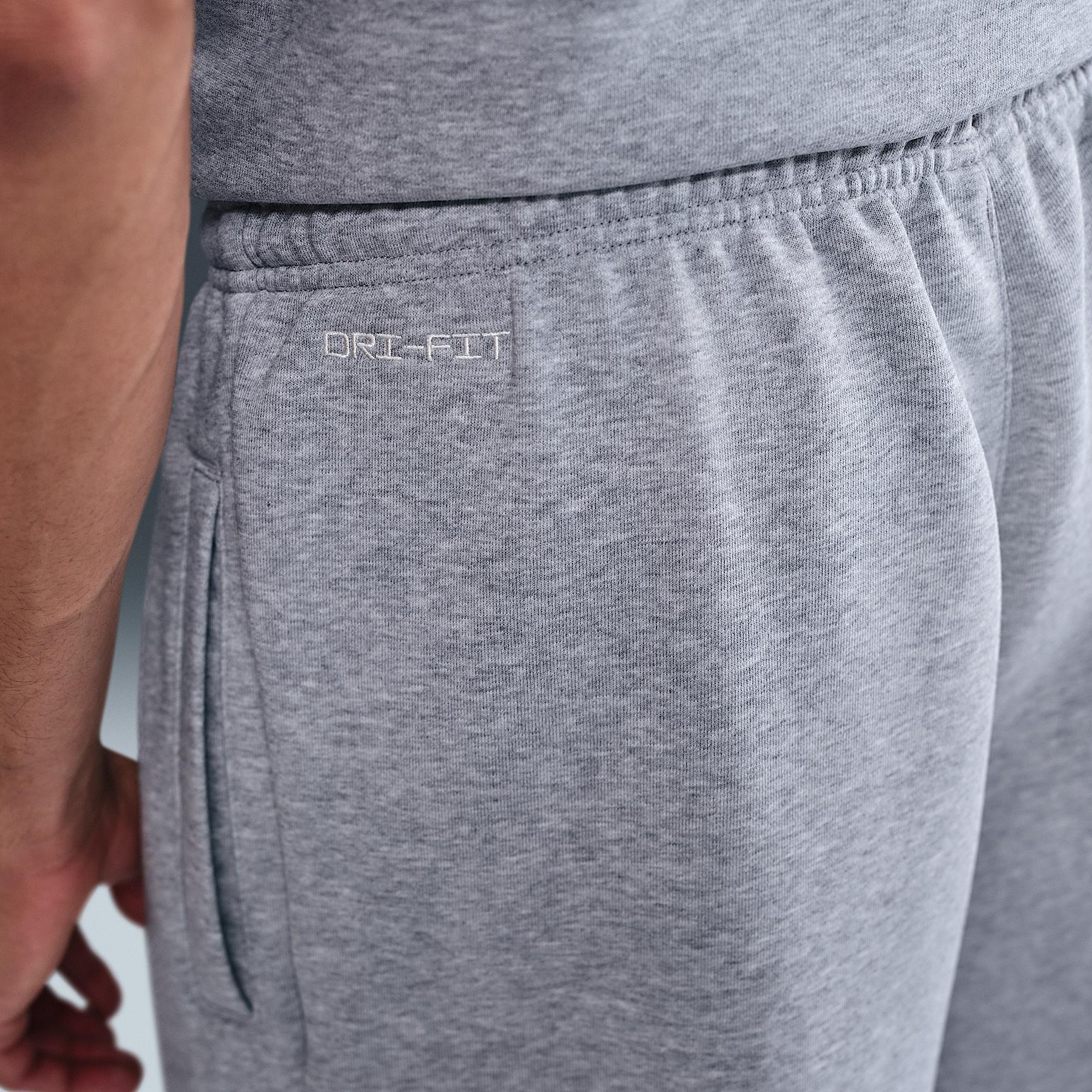 Nike Standard Issue Men's Dri-FIT 7/8-Length Basketball Pants Product Image