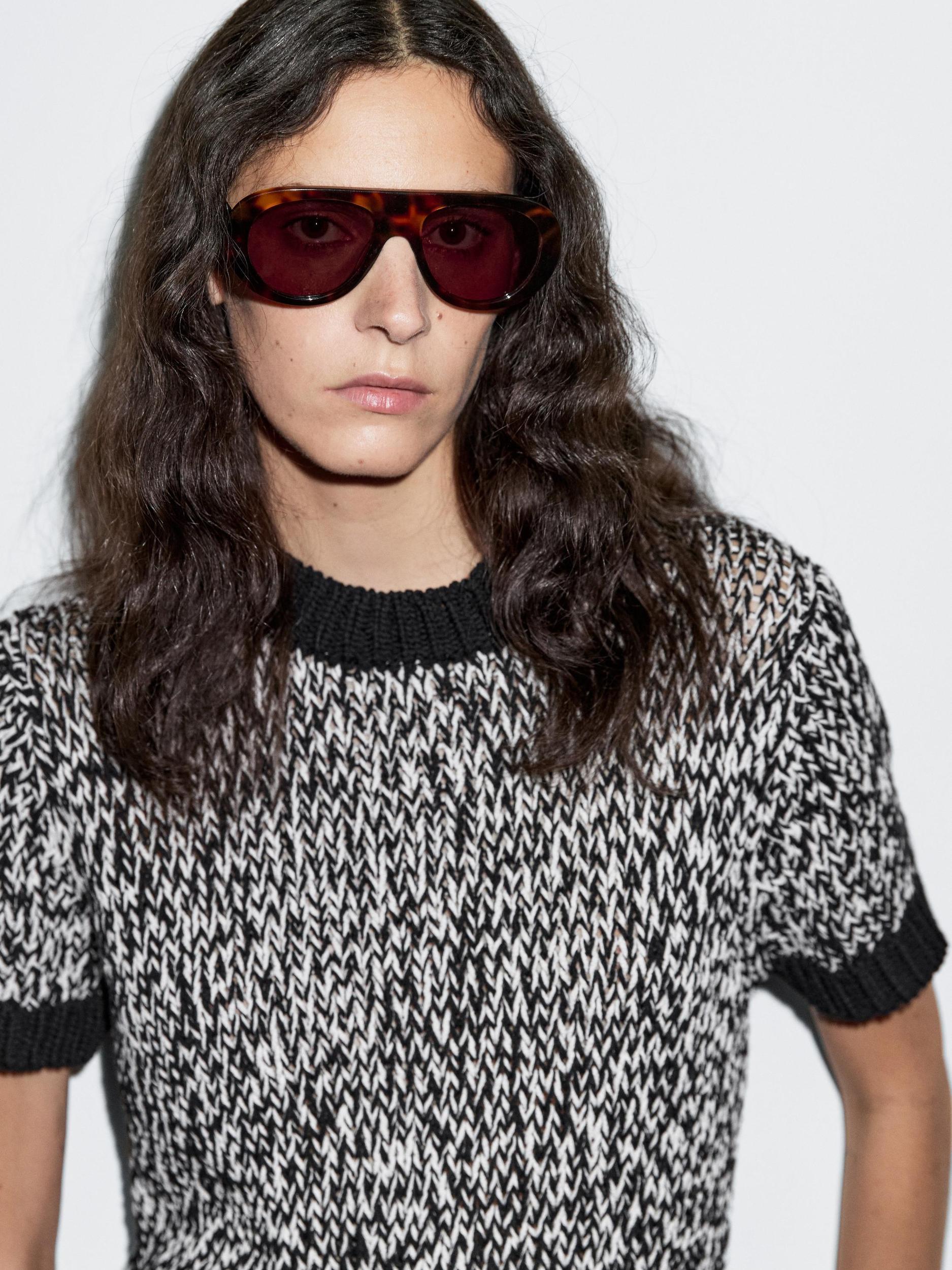 Short sleeve knit sweater Product Image